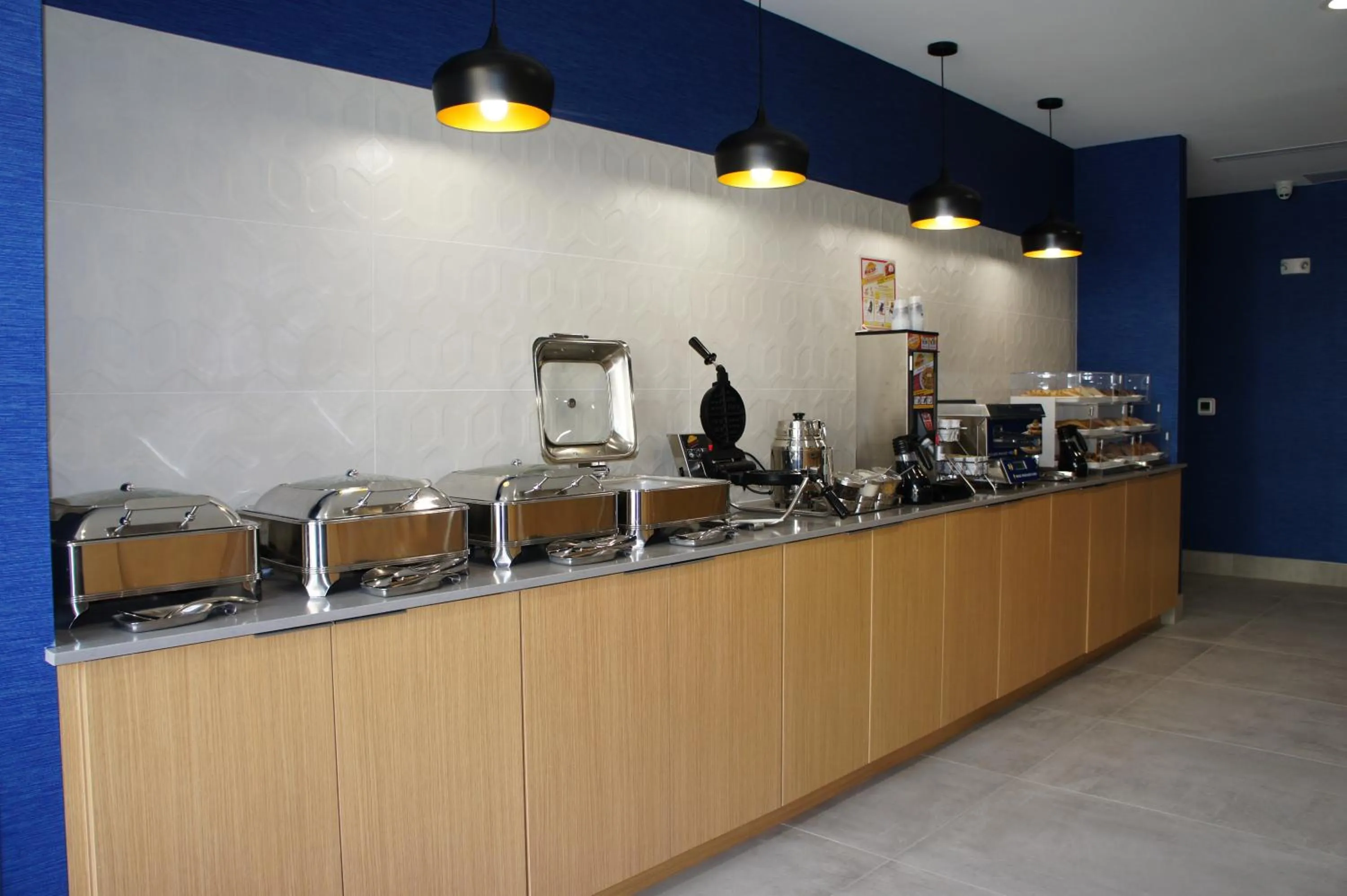 Continental breakfast in La Quinta Inn & Suites Katy-Mills by Wyndham Katy