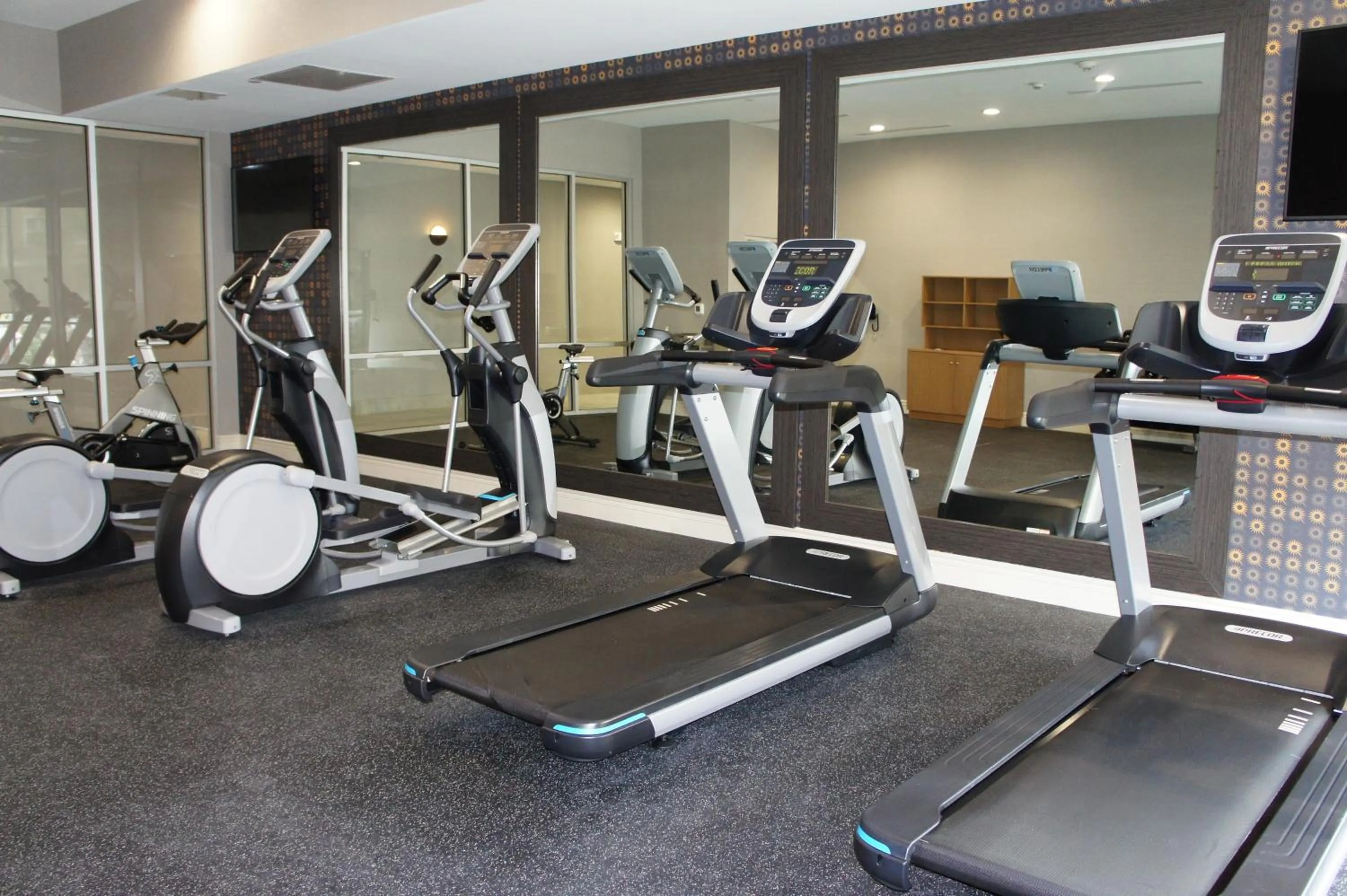 Fitness centre/facilities in La Quinta Inn & Suites Katy-Mills by Wyndham Katy