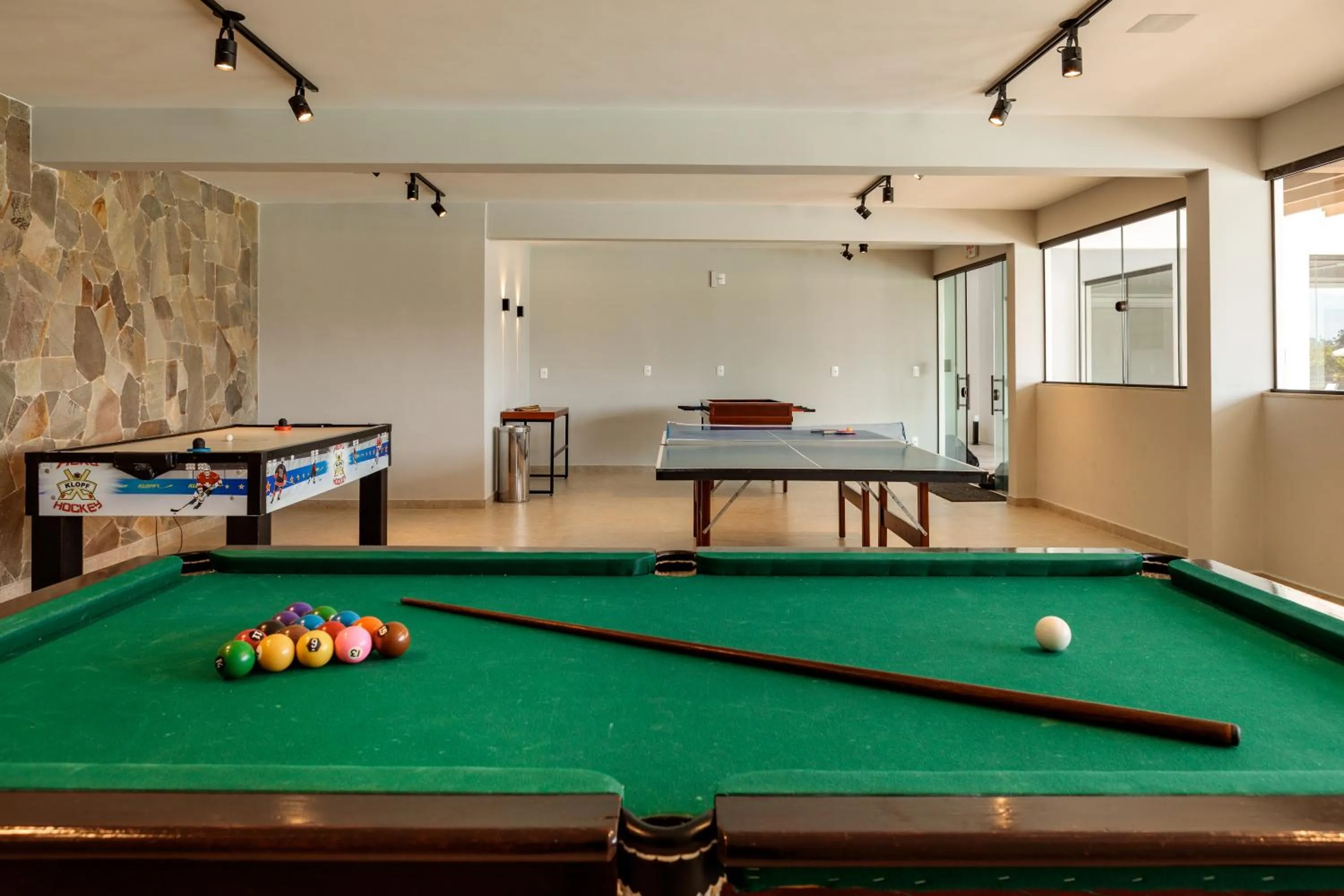 Billiard in Monthez Hotel & Eventos