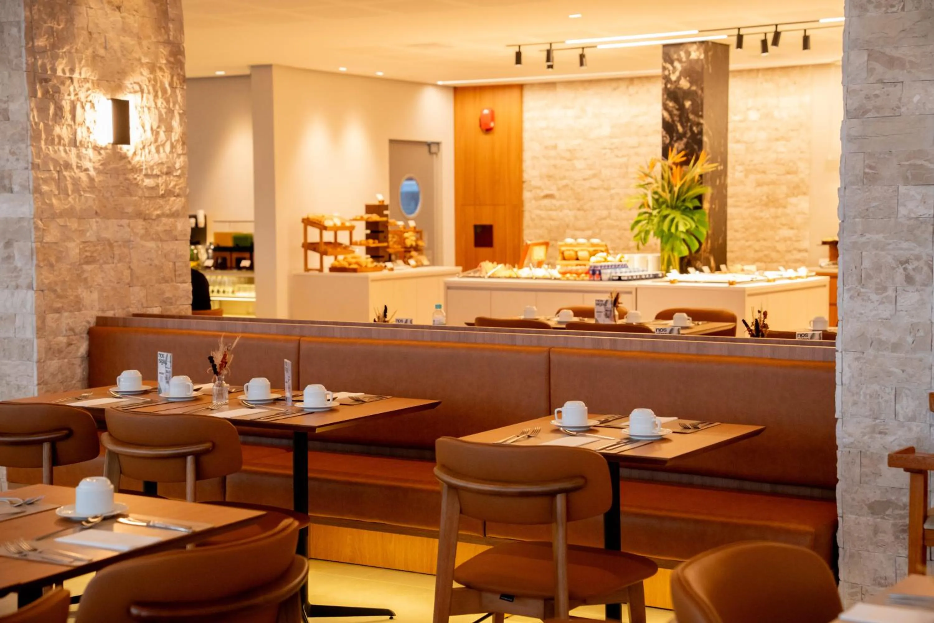 Restaurant/places to eat in Monthez Hotel & Eventos