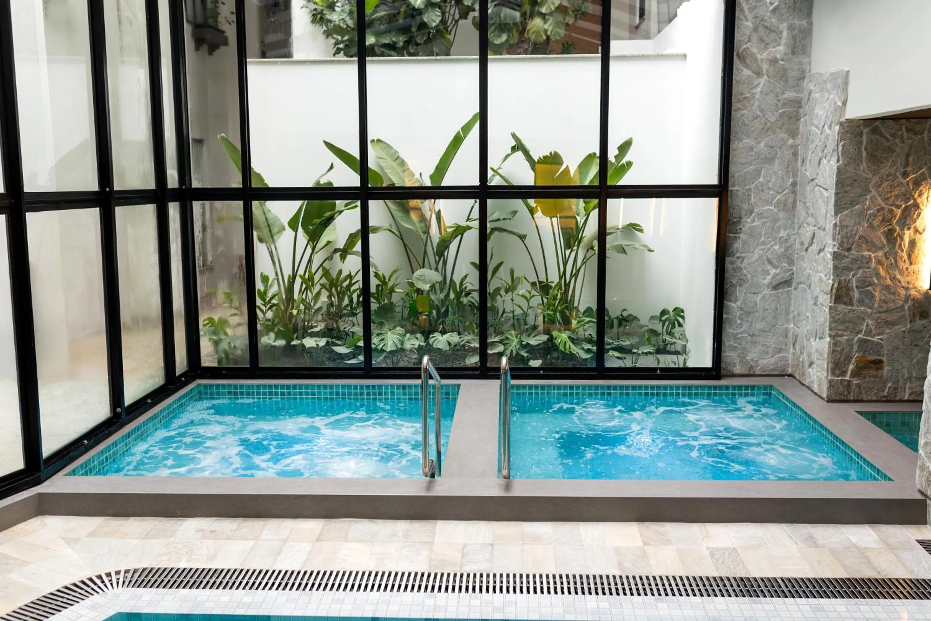 Swimming pool in Monthez Hotel & Eventos