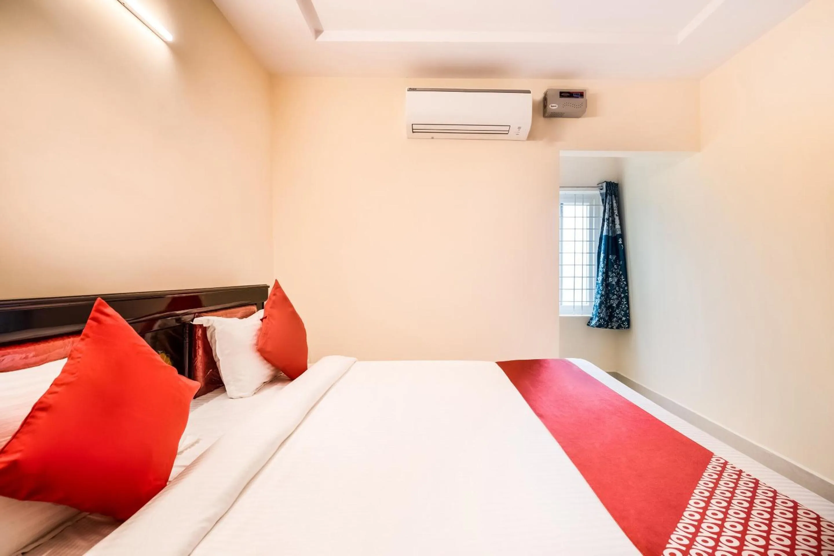 Bedroom, Bed in Super Hotel O Coastal Inn