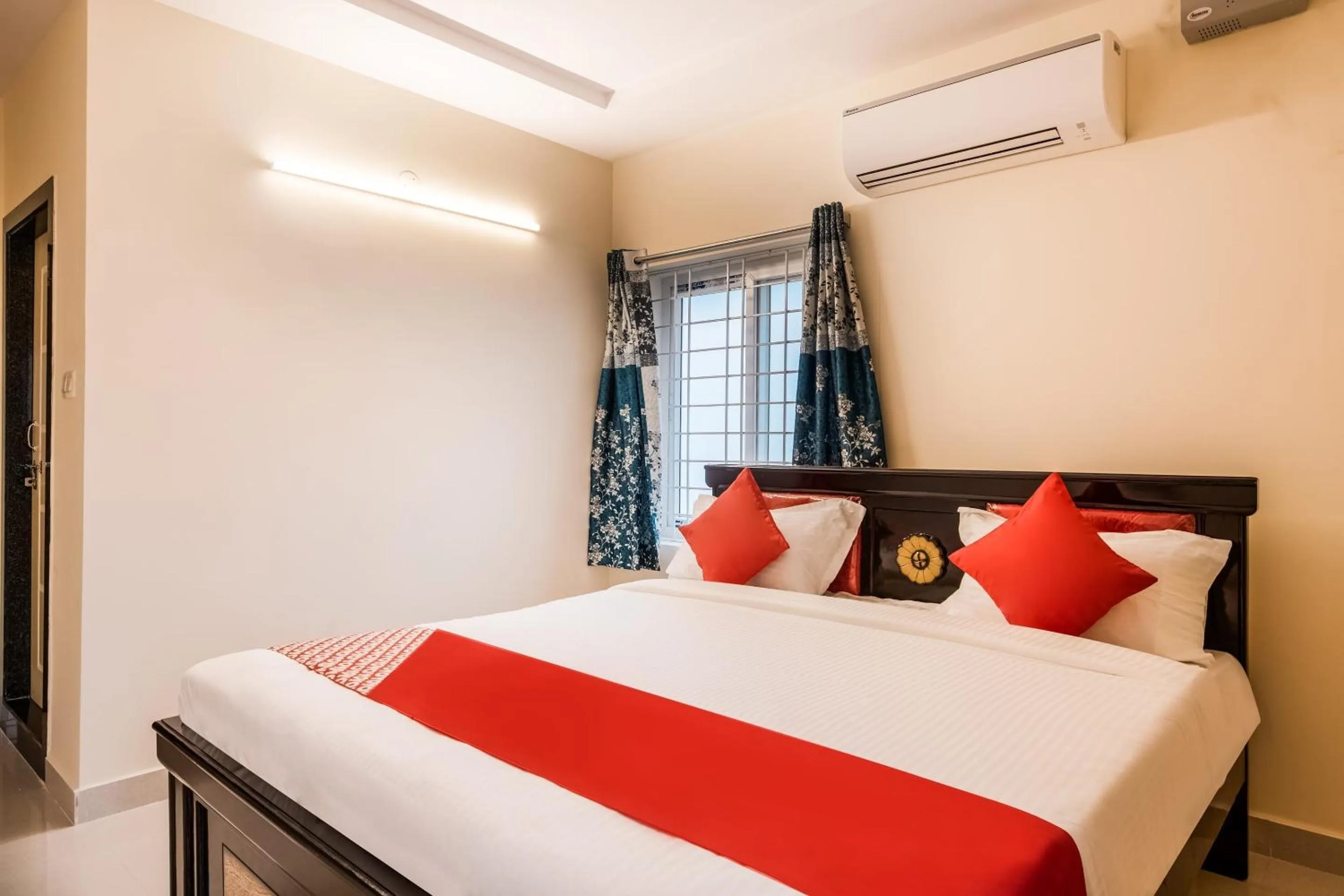 Bedroom, Bed in Super Hotel O Coastal Inn