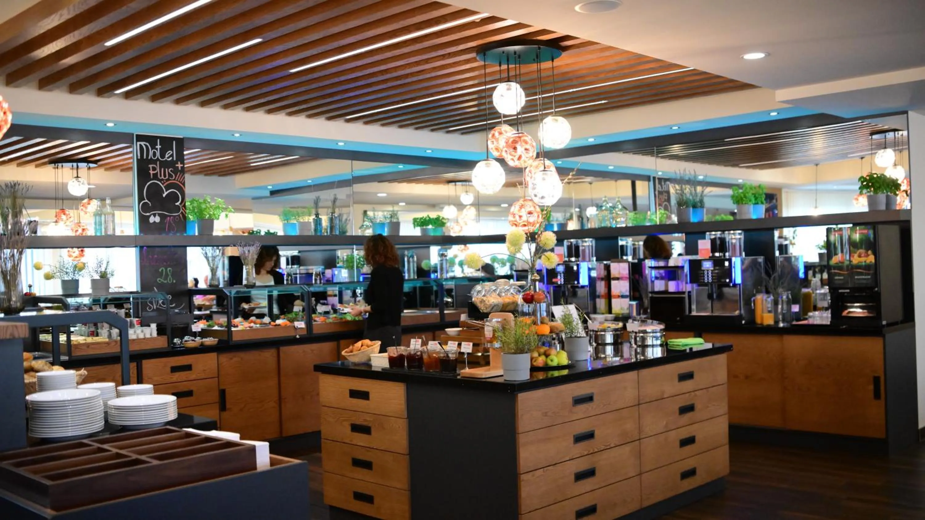 Restaurant/places to eat in Motel Plus Berlin