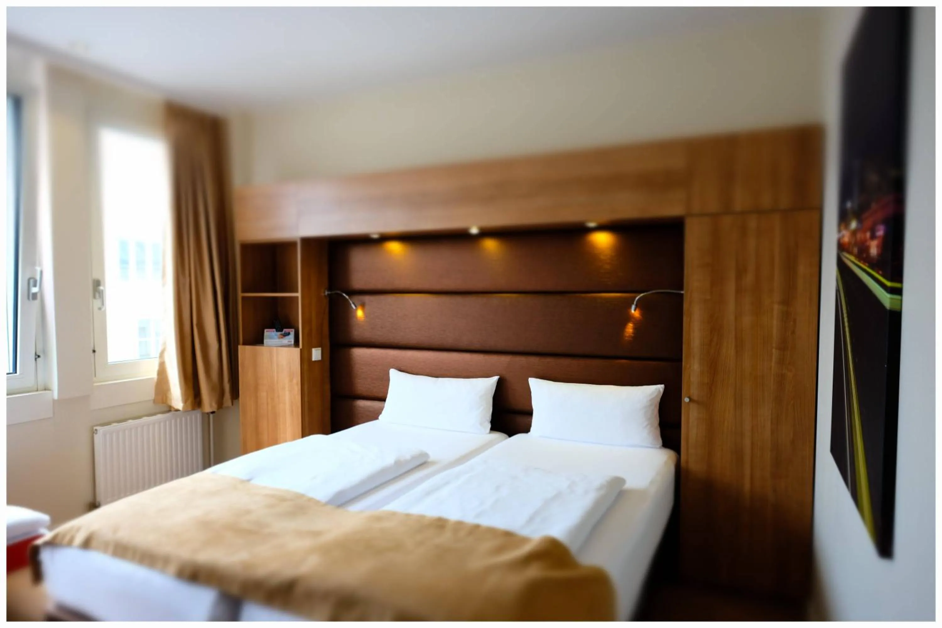 Photo of the whole room, Bed in Motel Plus Berlin