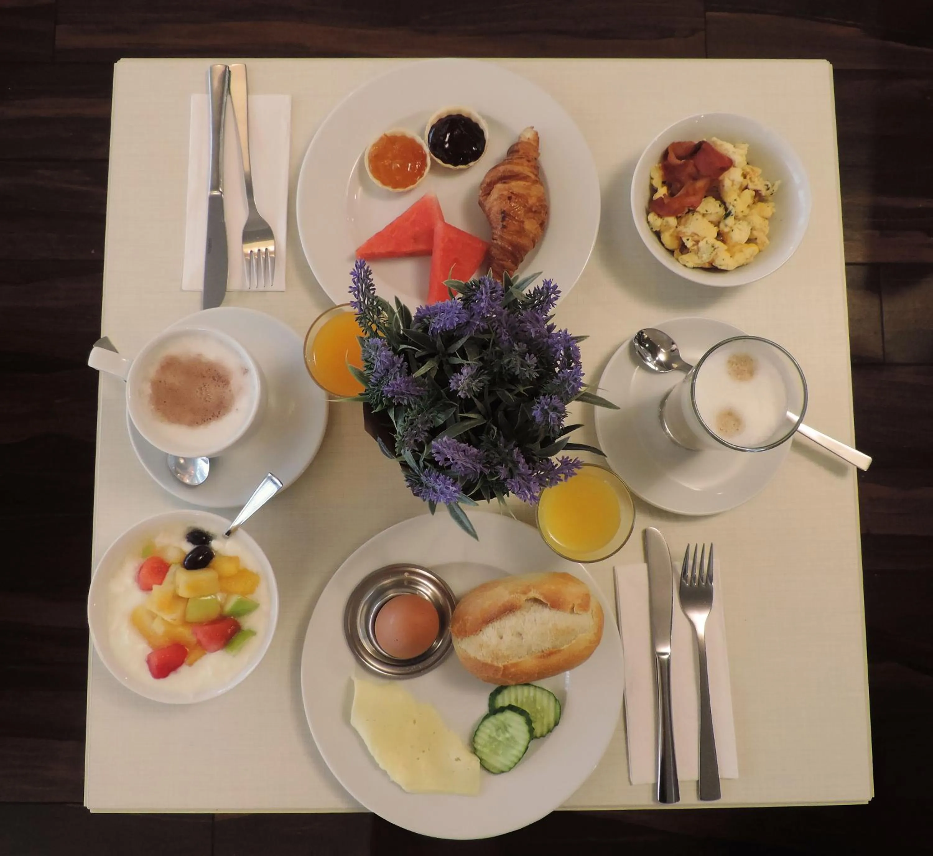 Food and drinks in Motel Plus Berlin