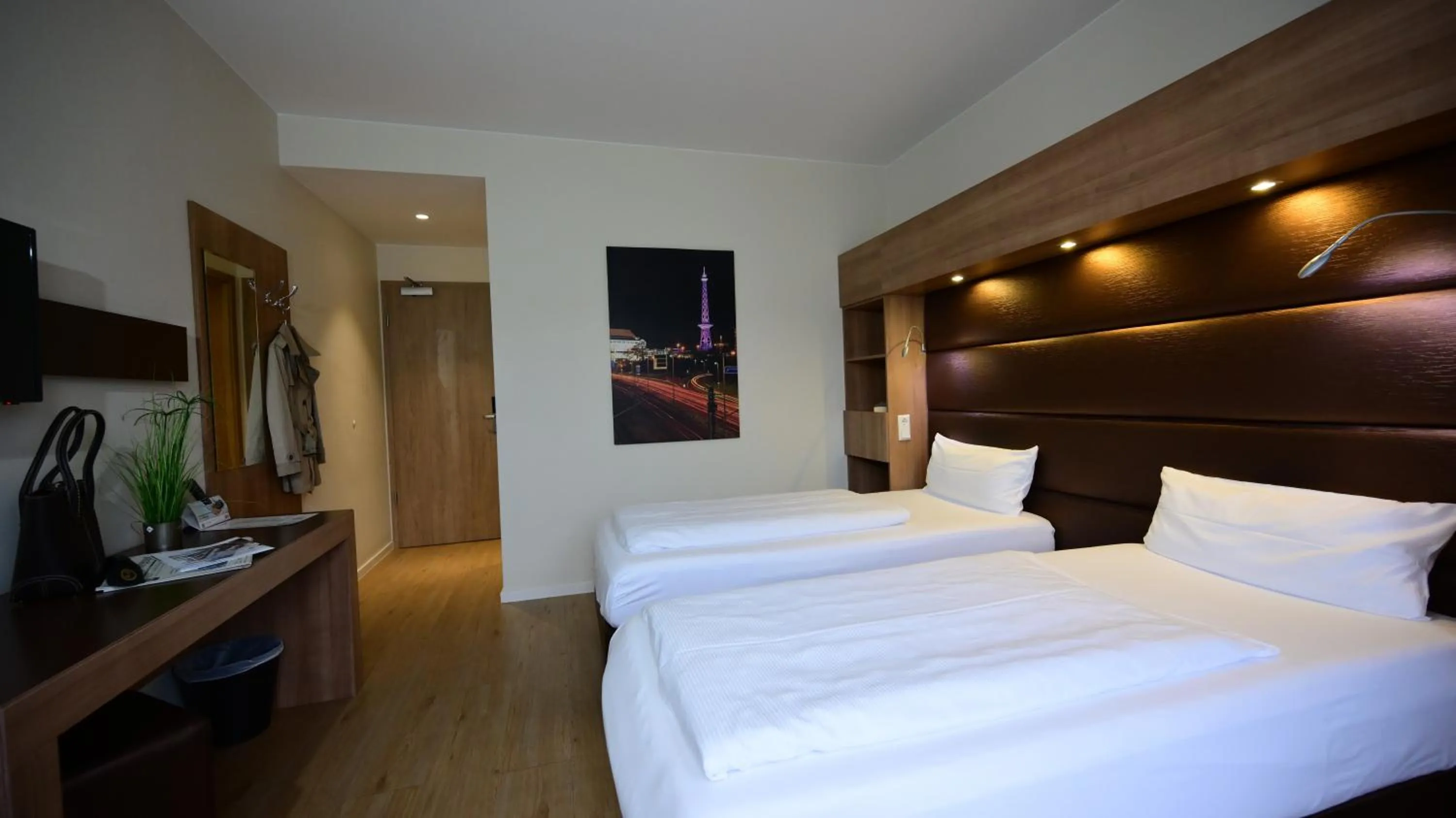 Photo of the whole room, Bed in Motel Plus Berlin