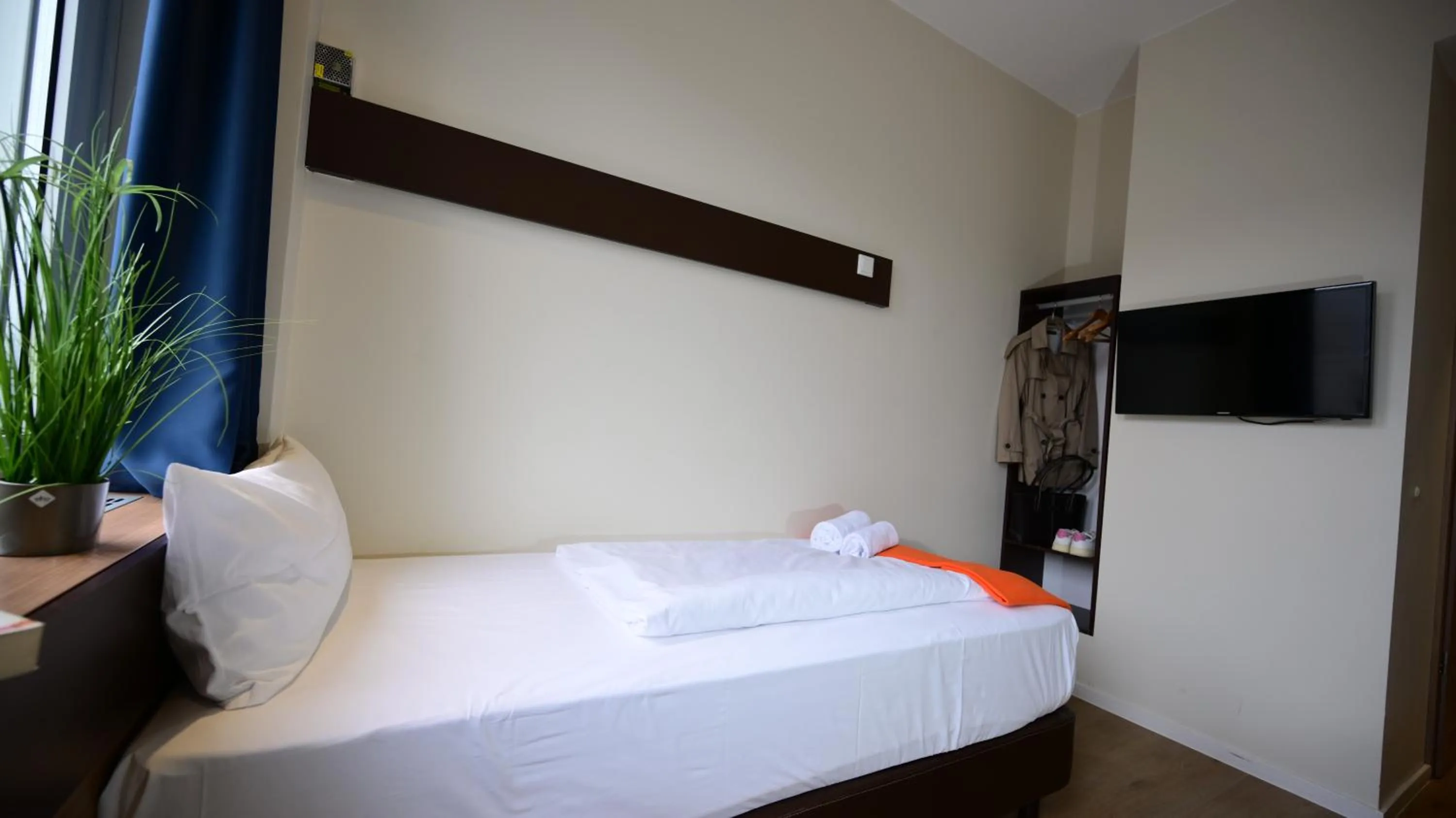 Photo of the whole room, Bed in Motel Plus Berlin