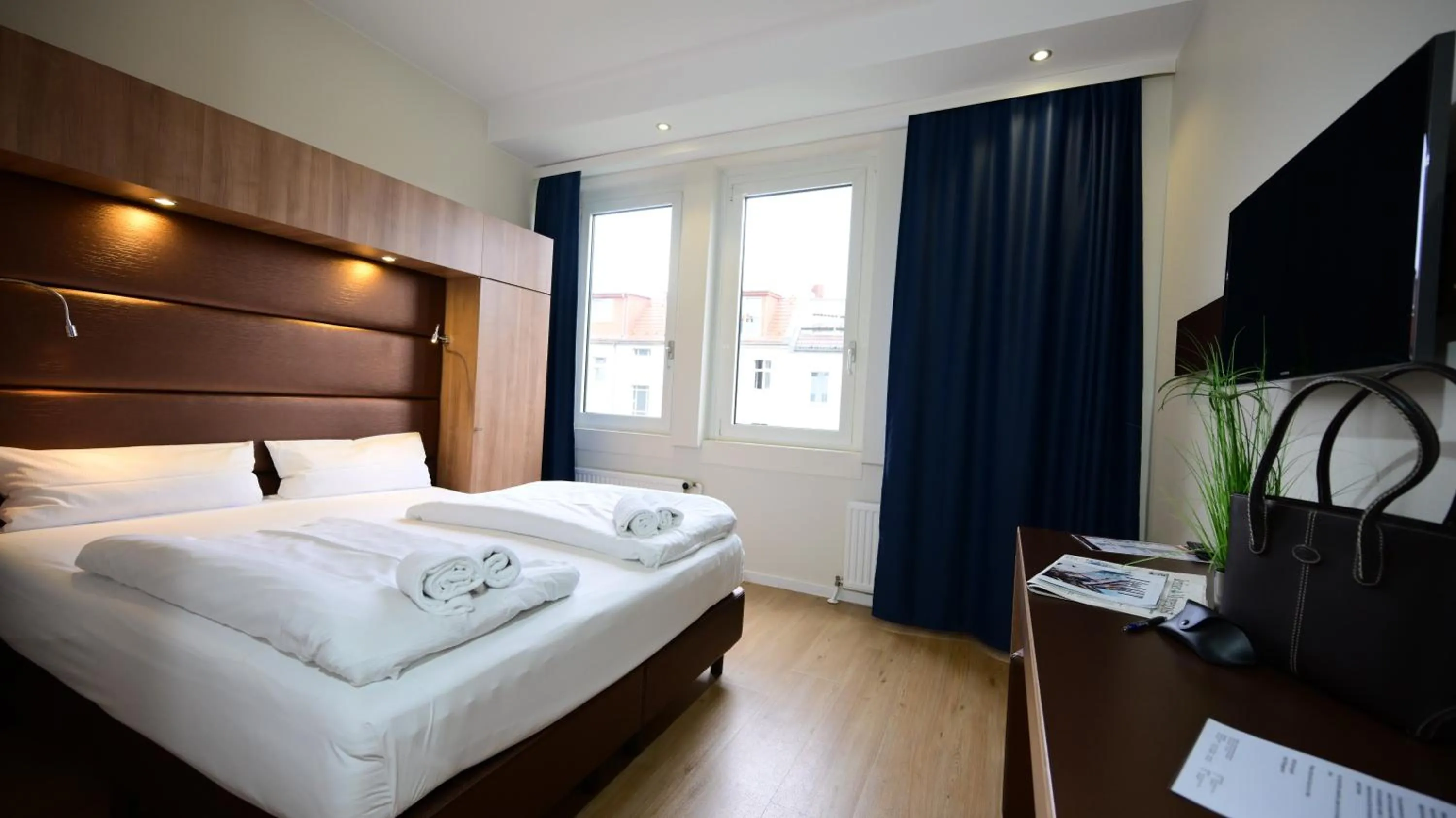 Photo of the whole room, Bed in Motel Plus Berlin