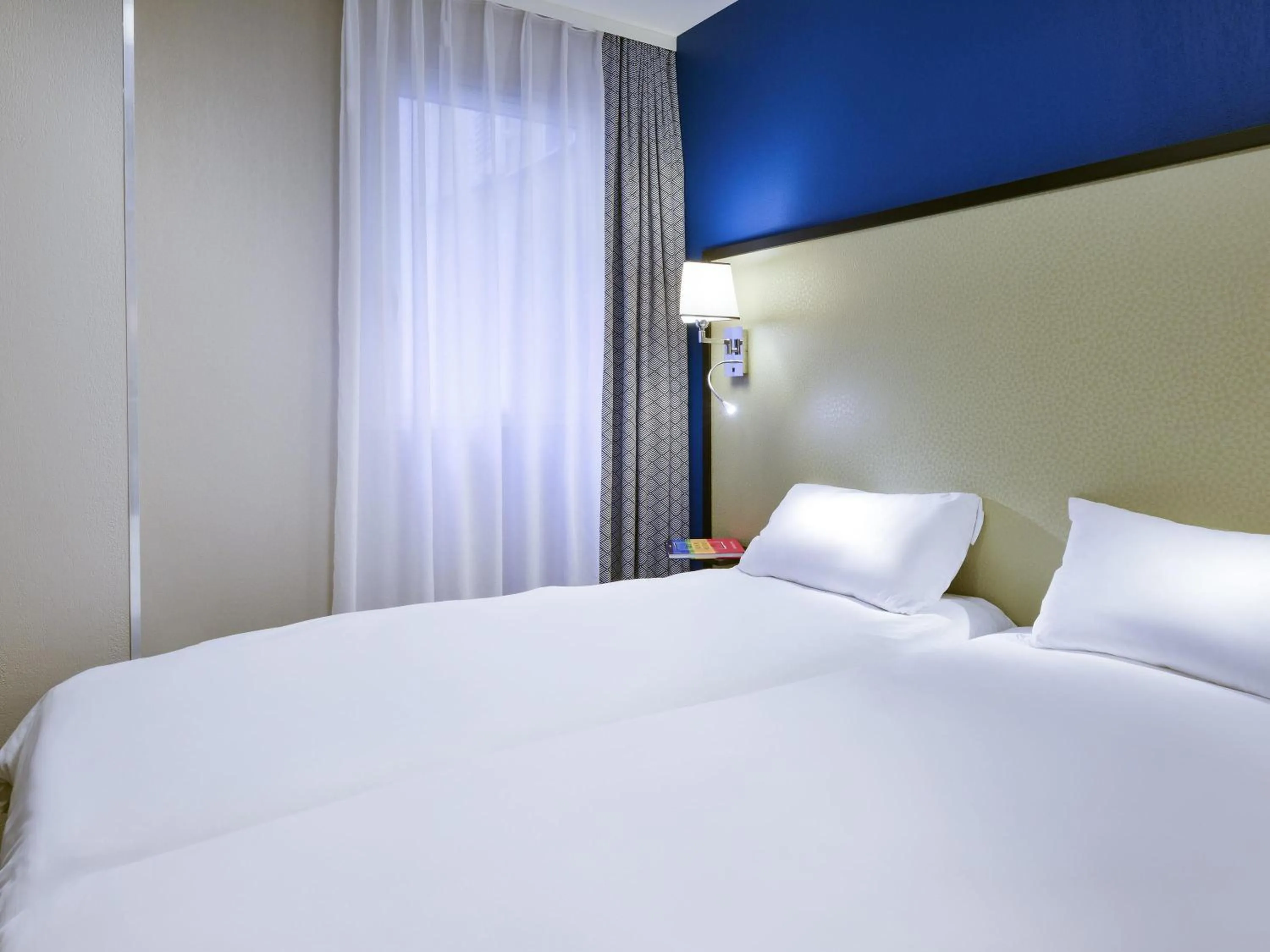 Bedroom, Bed in Aparthotel Adagio Monaco Monte Cristo