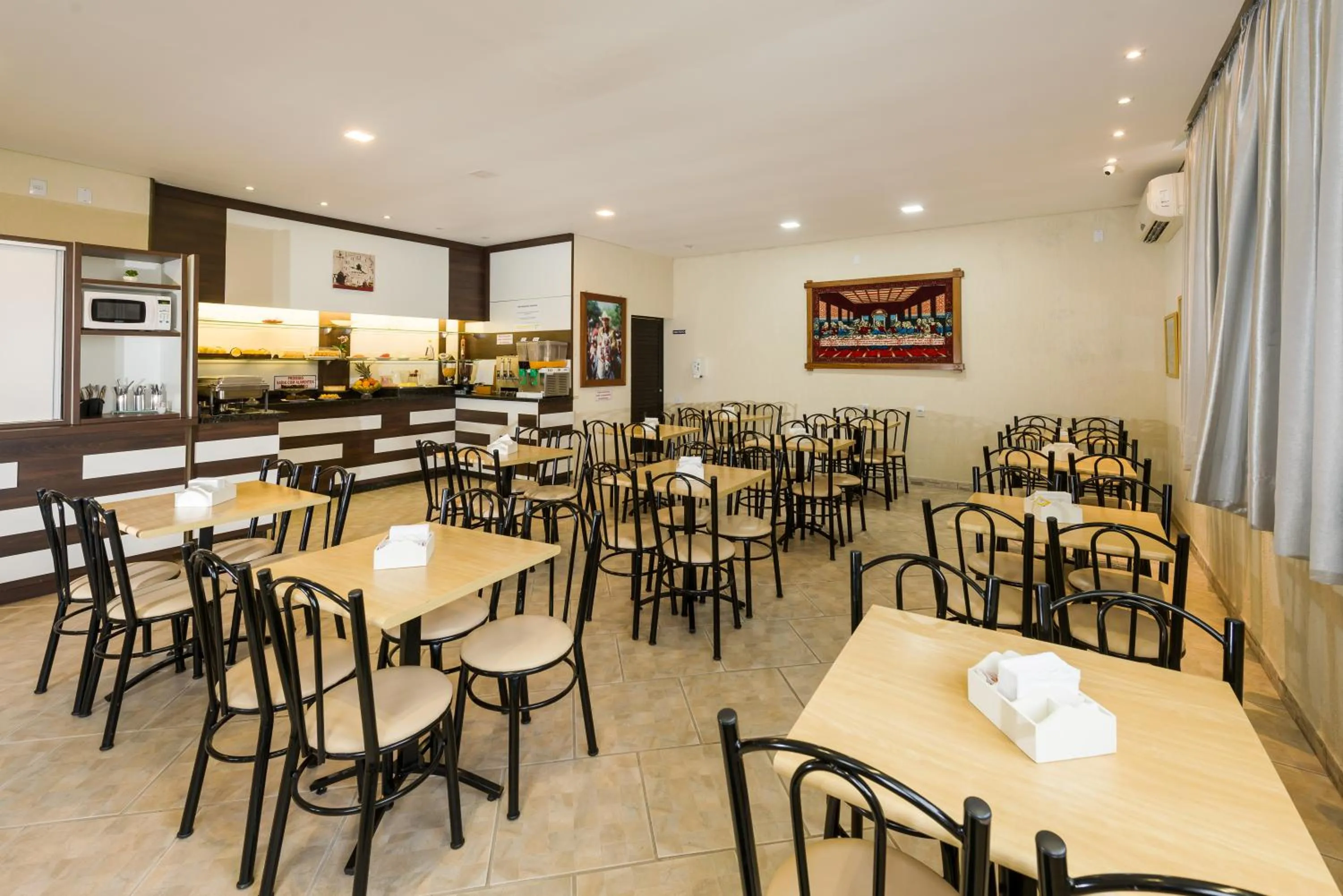 Restaurant/places to eat in Hotel Brasil