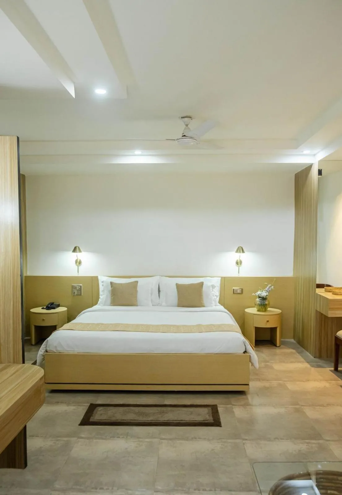 Bed in Hotel Lake Shilloi