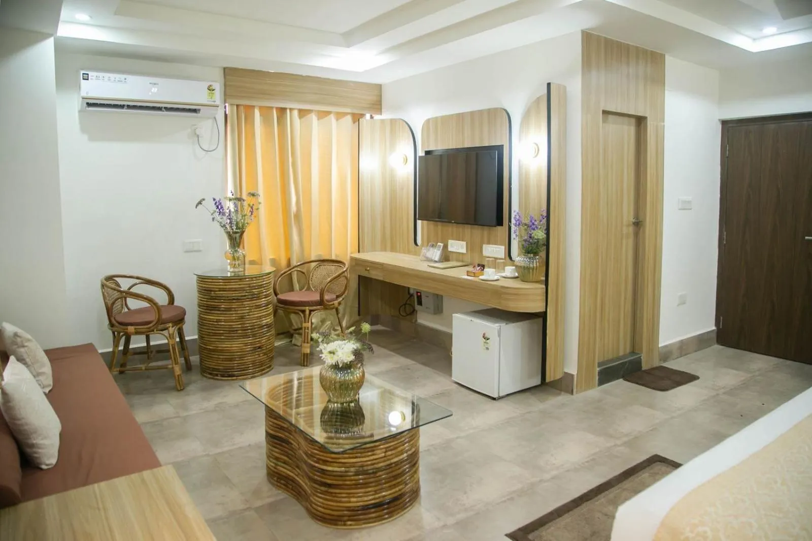 Bed in Hotel Lake Shilloi
