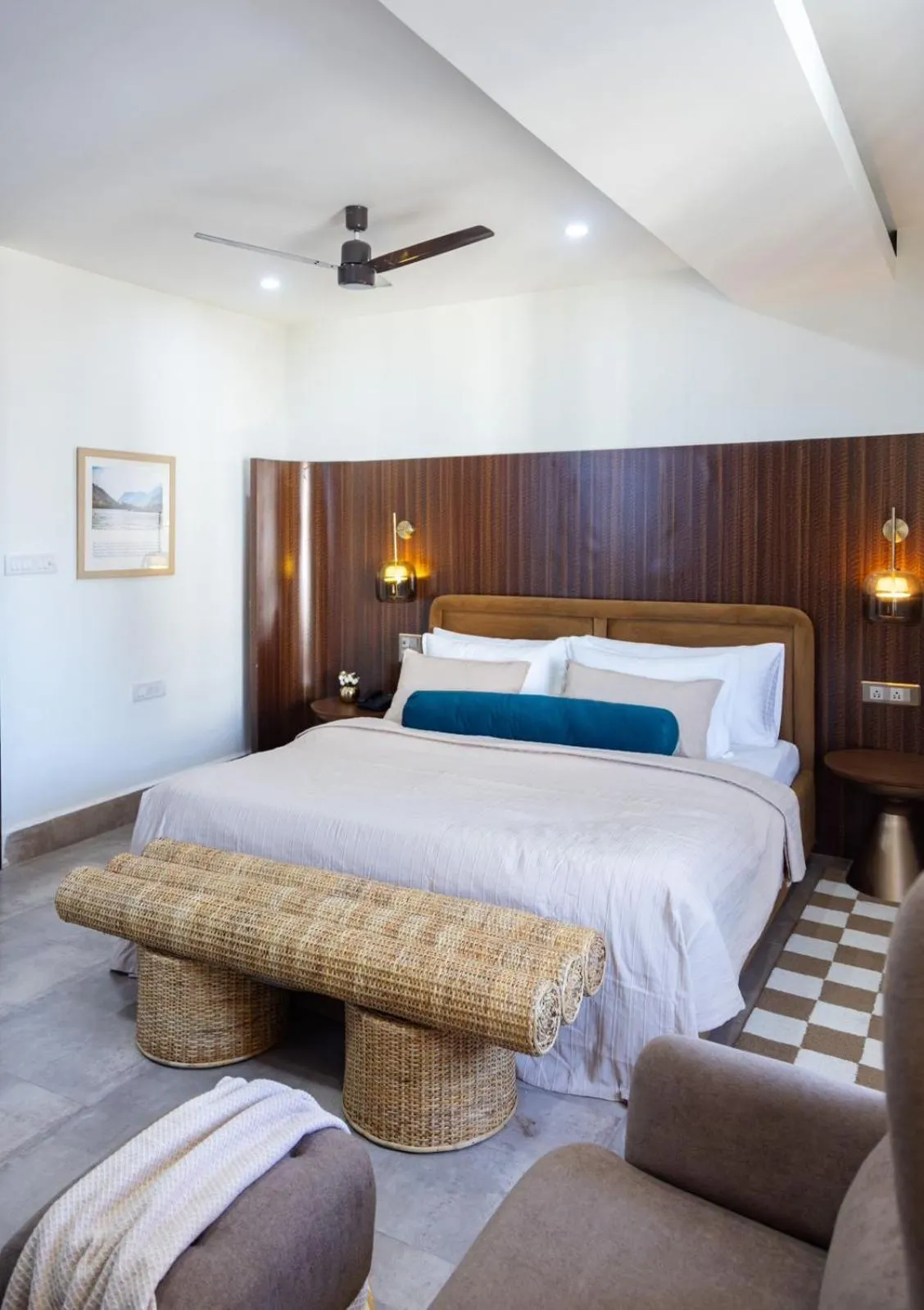 Bed in Hotel Lake Shilloi