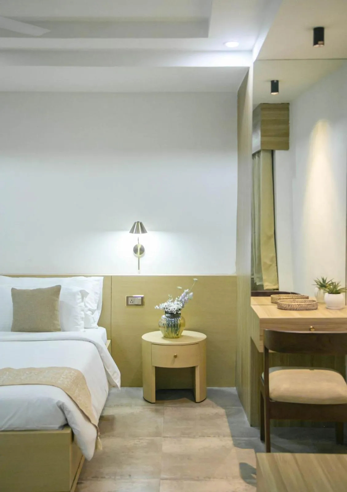 Bed in Hotel Lake Shilloi