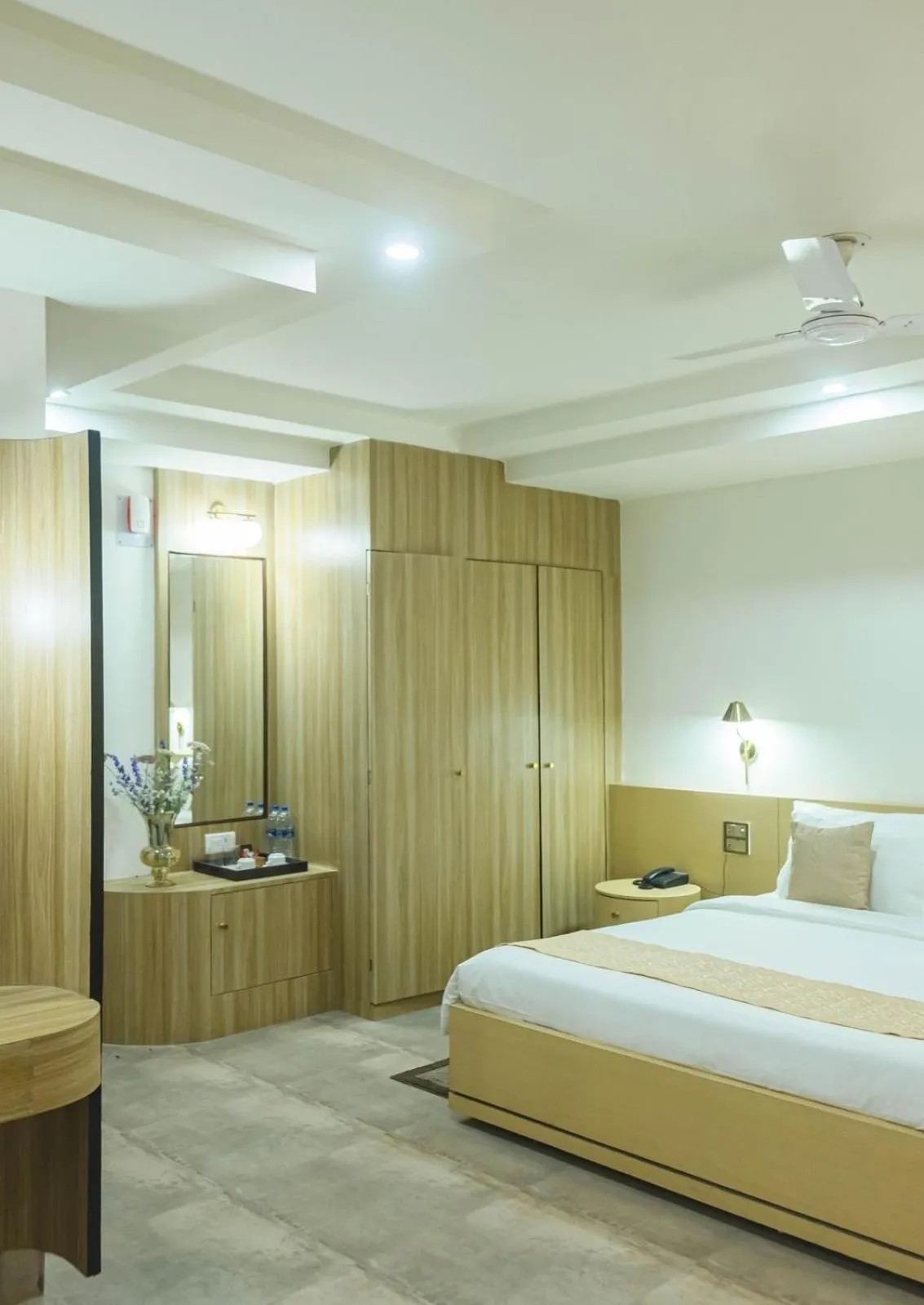 Bed in Hotel Lake Shilloi