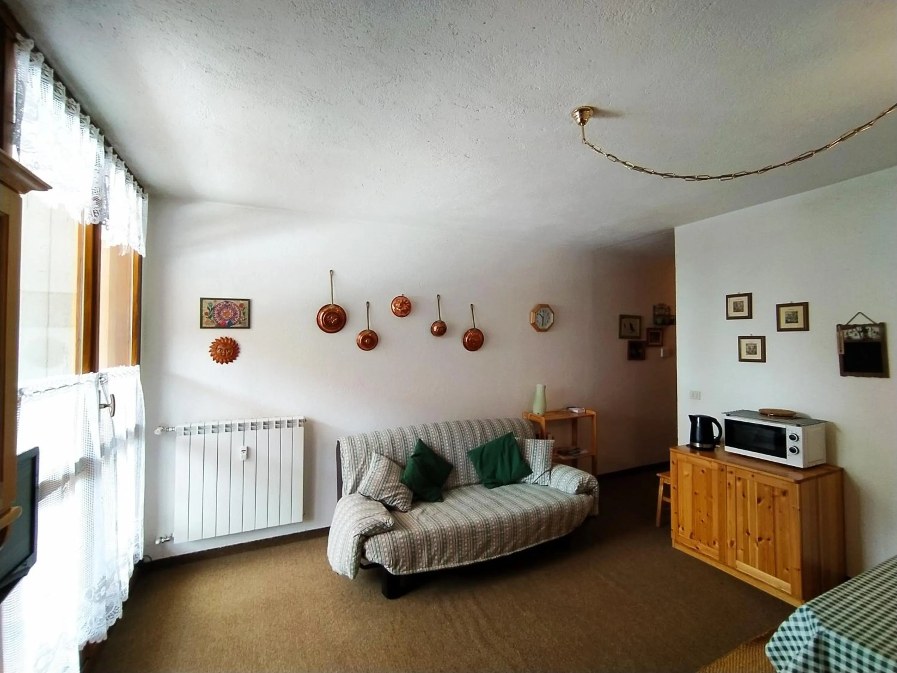 Living room, Bed in Ca' Francesca - bilocale a Cesana Torinese