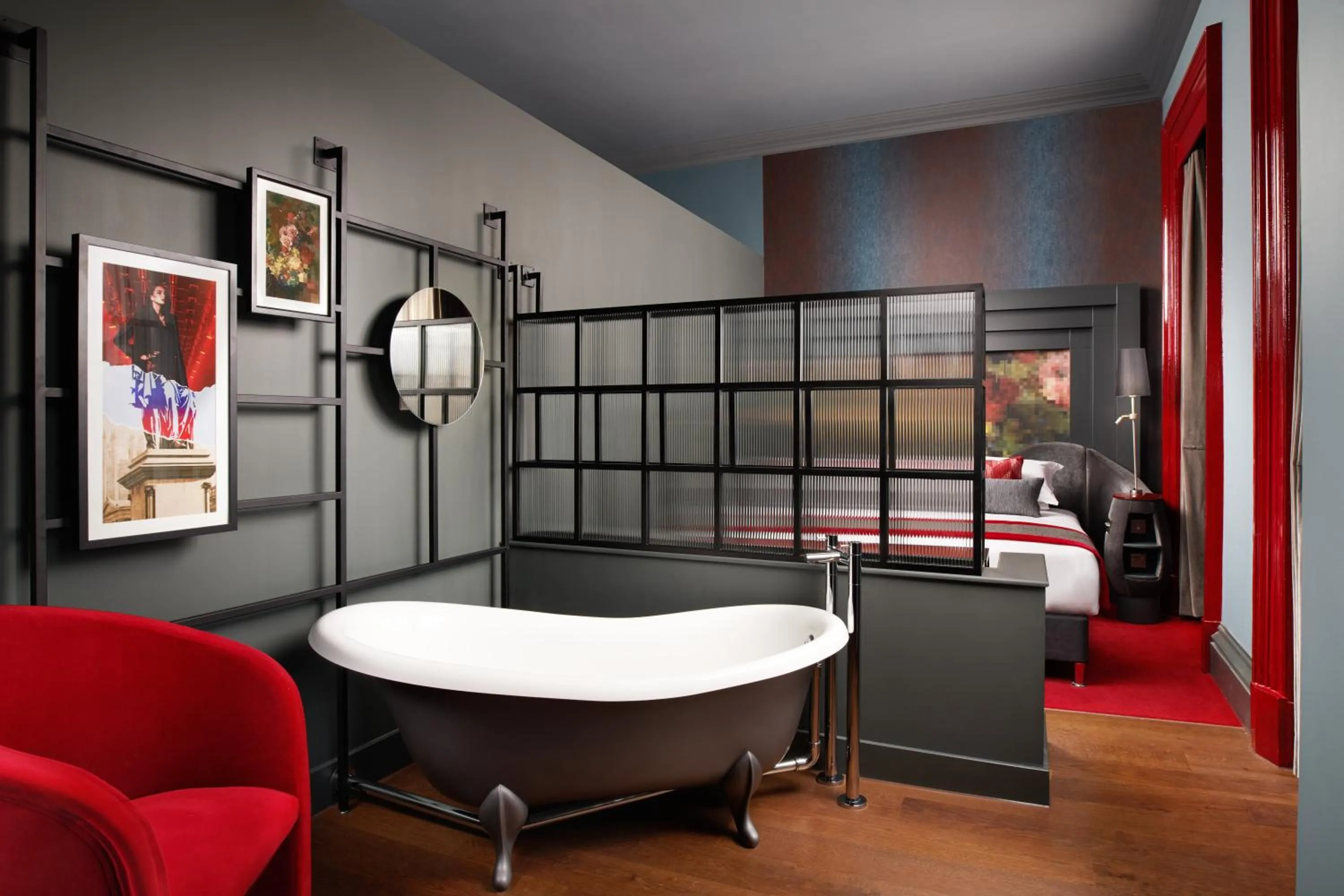 Bath, Bed in Malmaison Edinburgh City