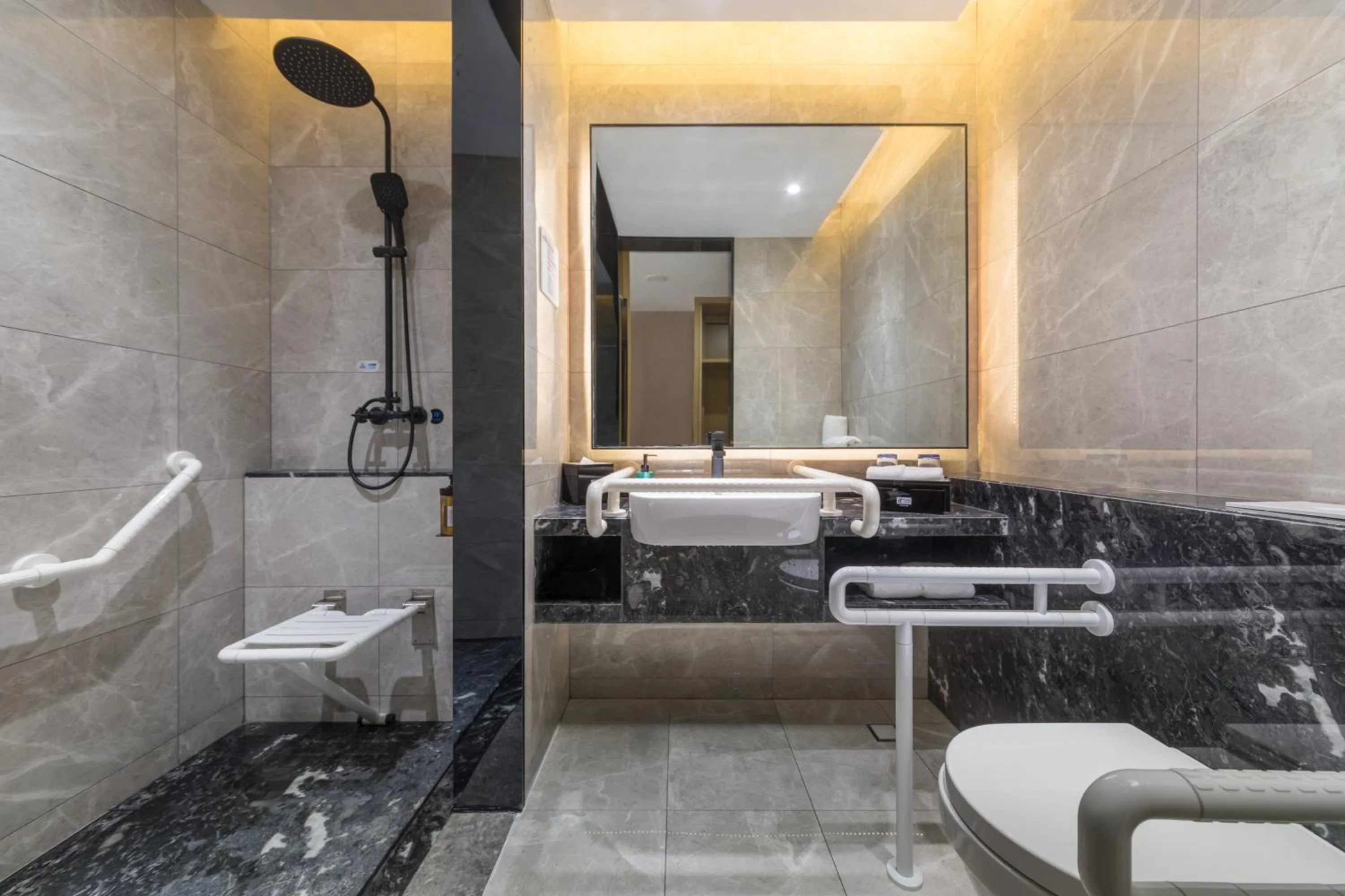 Photo of the whole room in Holiday Inn Express Nanchang West Station by IHG