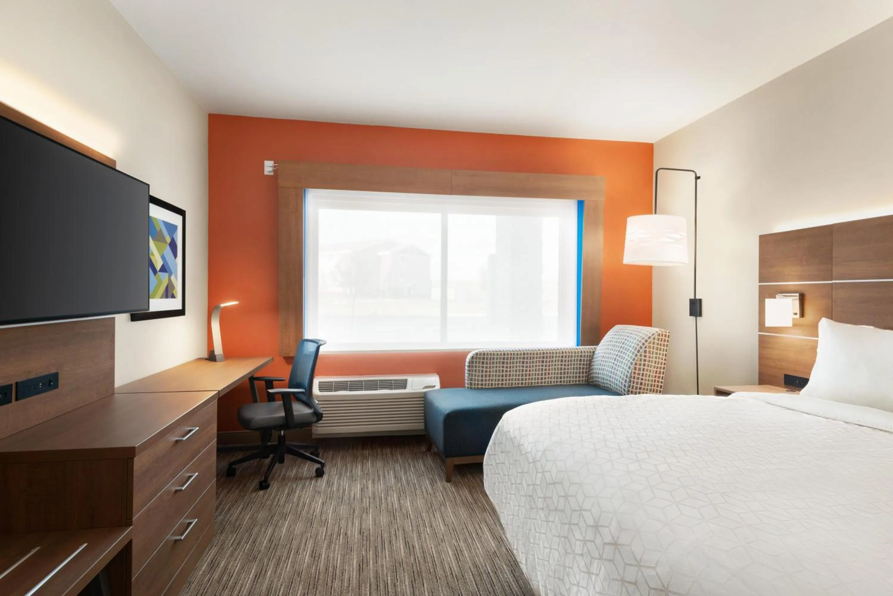 Photo of the whole room, Bed in Holiday Inn Express & Suites - Beaver Dam by IHG