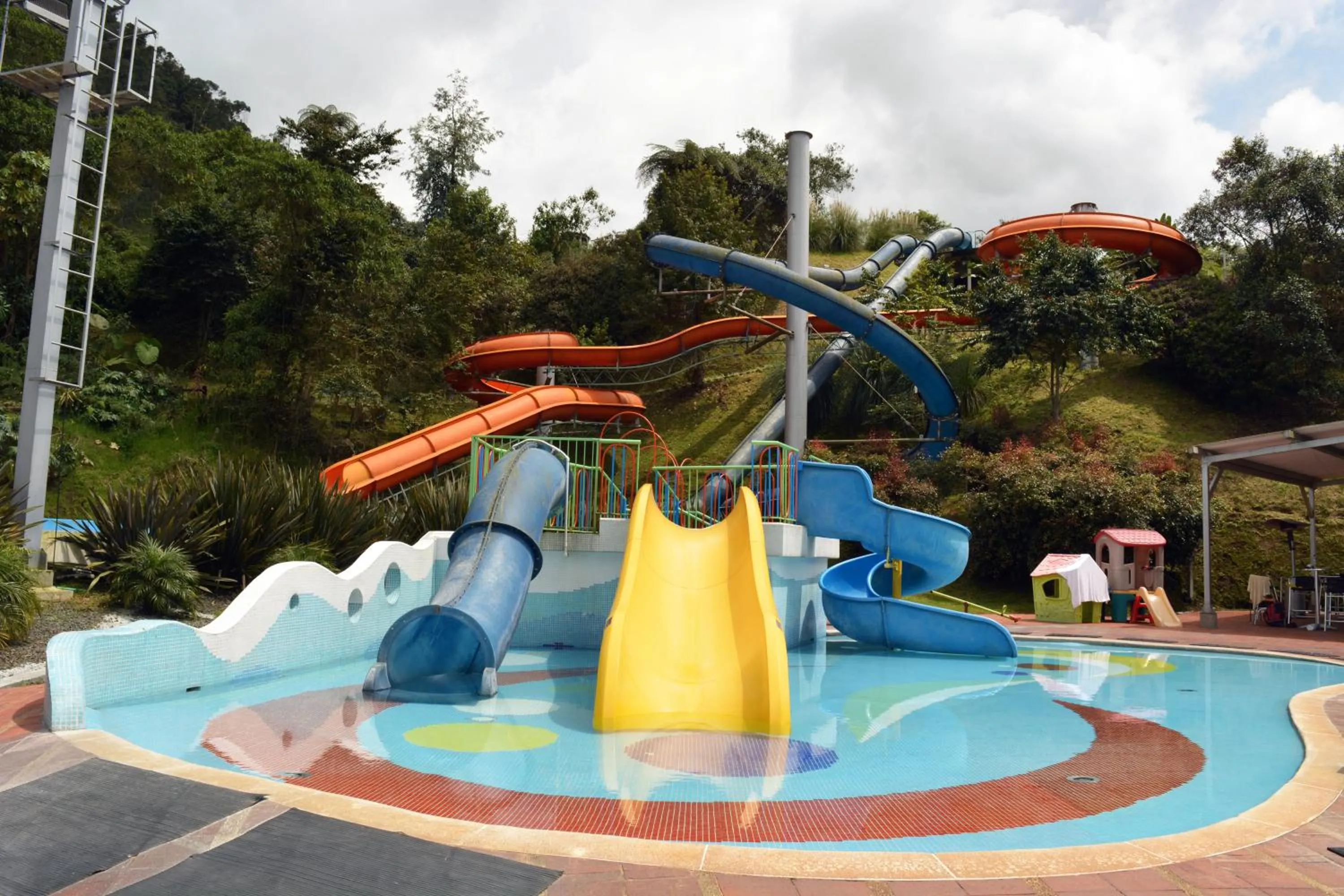 Swimming pool in Termales El Otoño