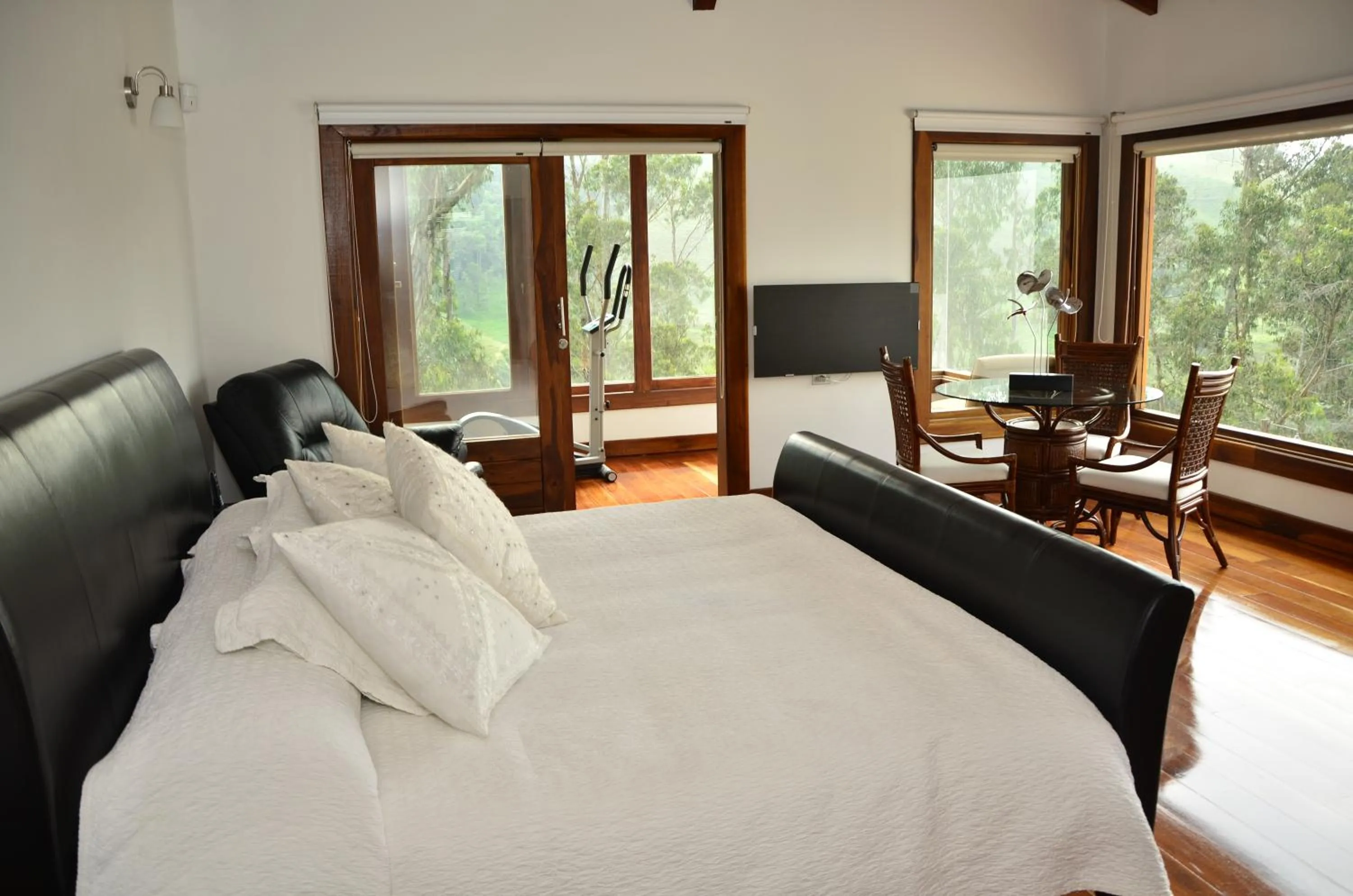 Photo of the whole room, Bed in Termales El Otoño