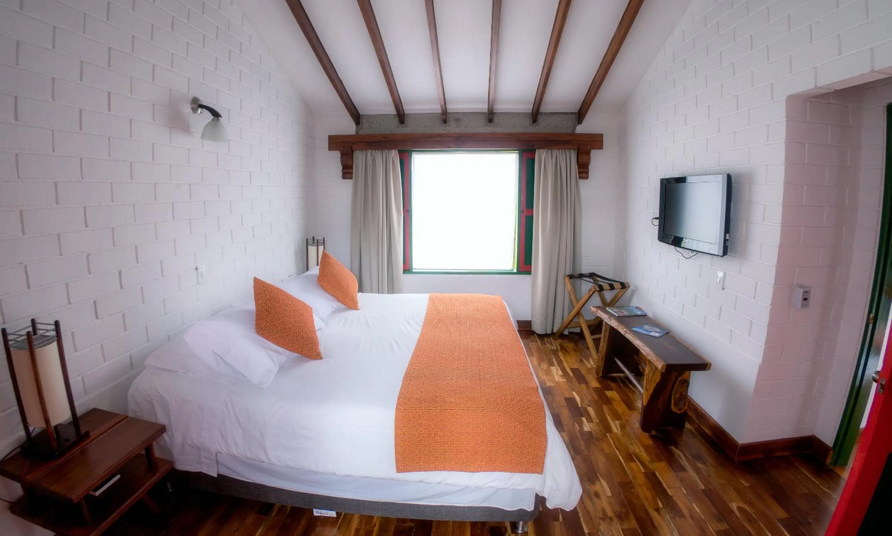 Photo of the whole room, Bed in Termales El Otoño