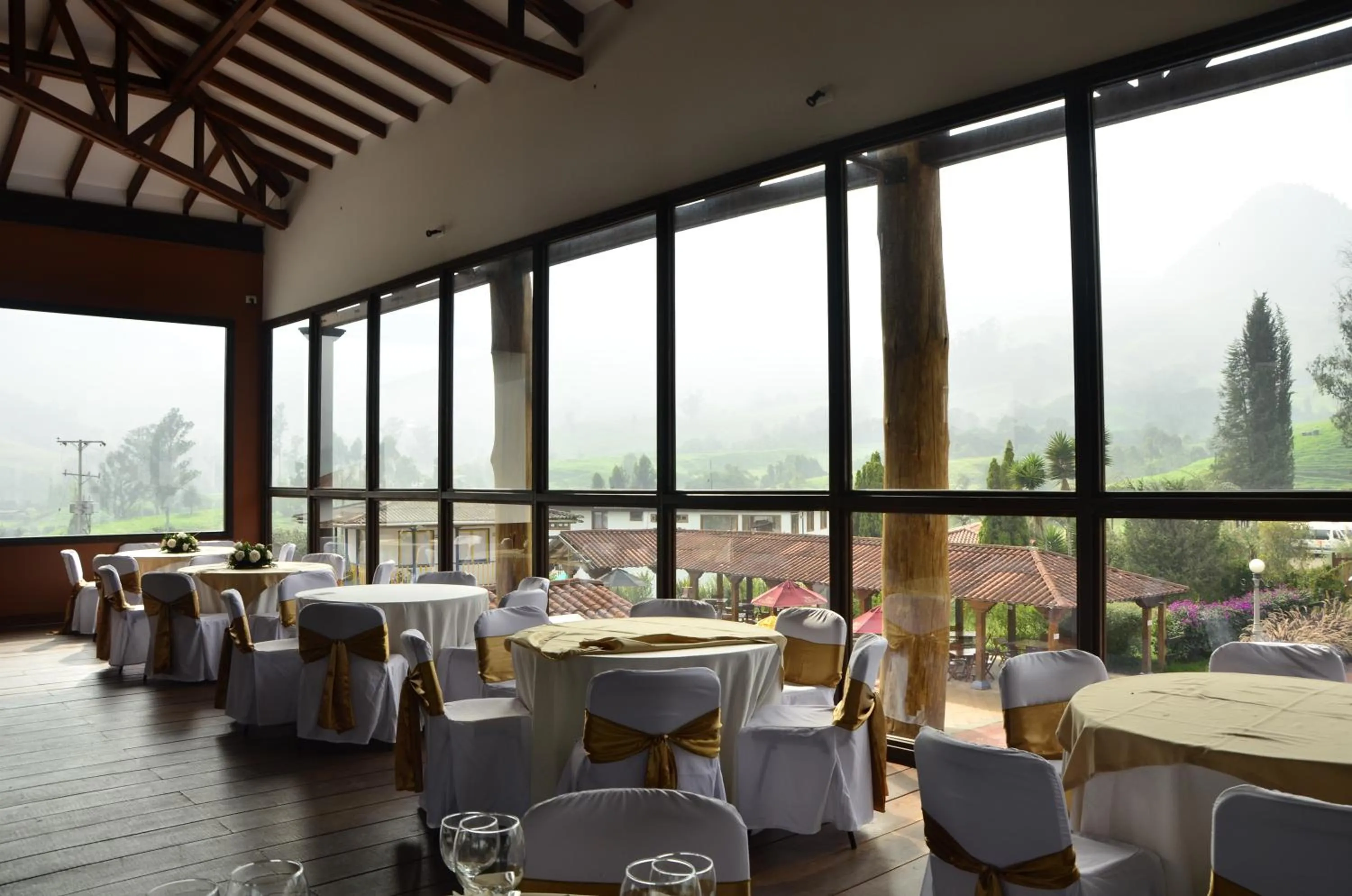 Restaurant/places to eat in Termales El Otoño