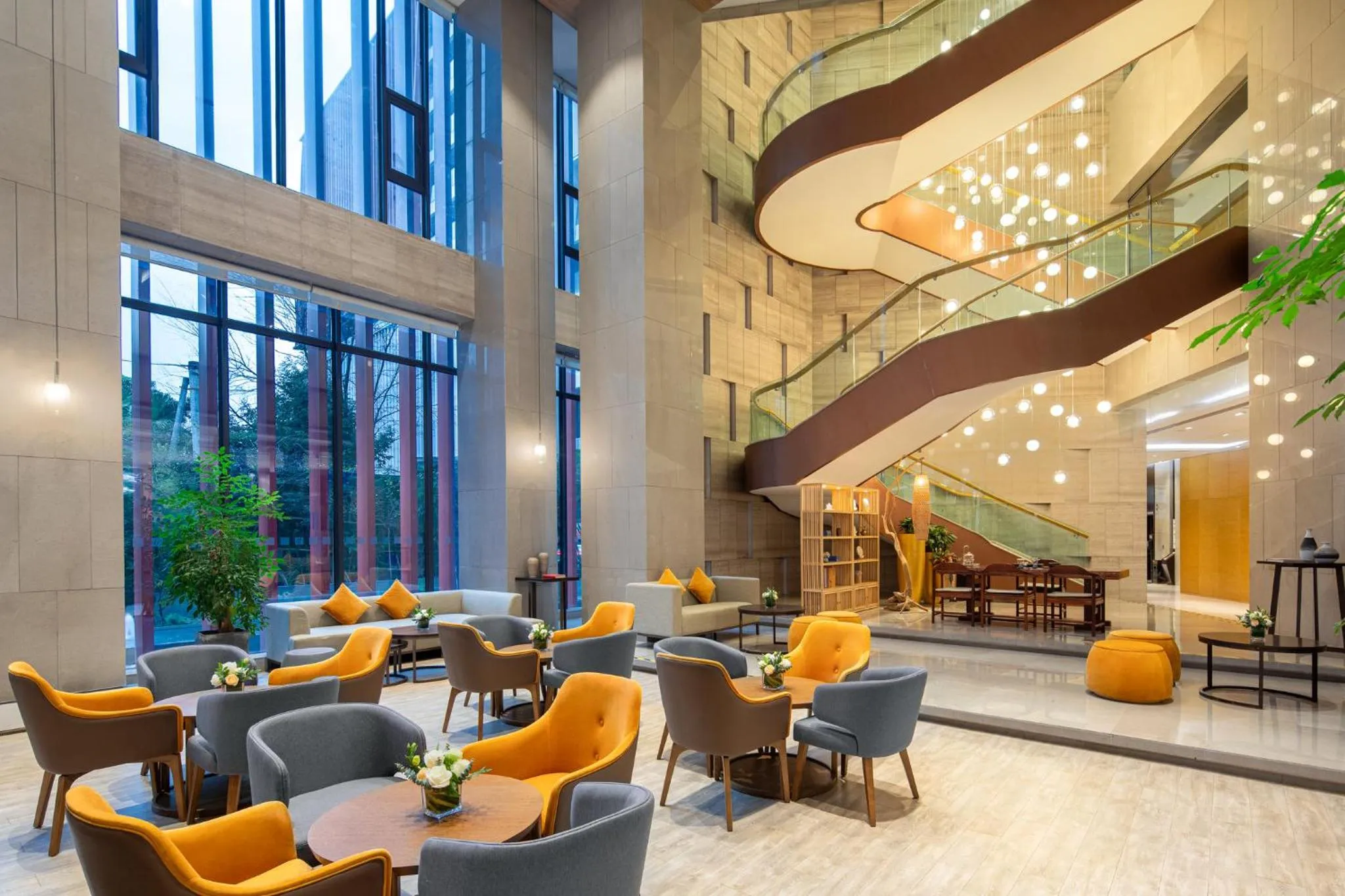 Lounge or bar in Holiday Inn Chengdu Airport by IHG - Free Shuttle to Shuangliu International Airport