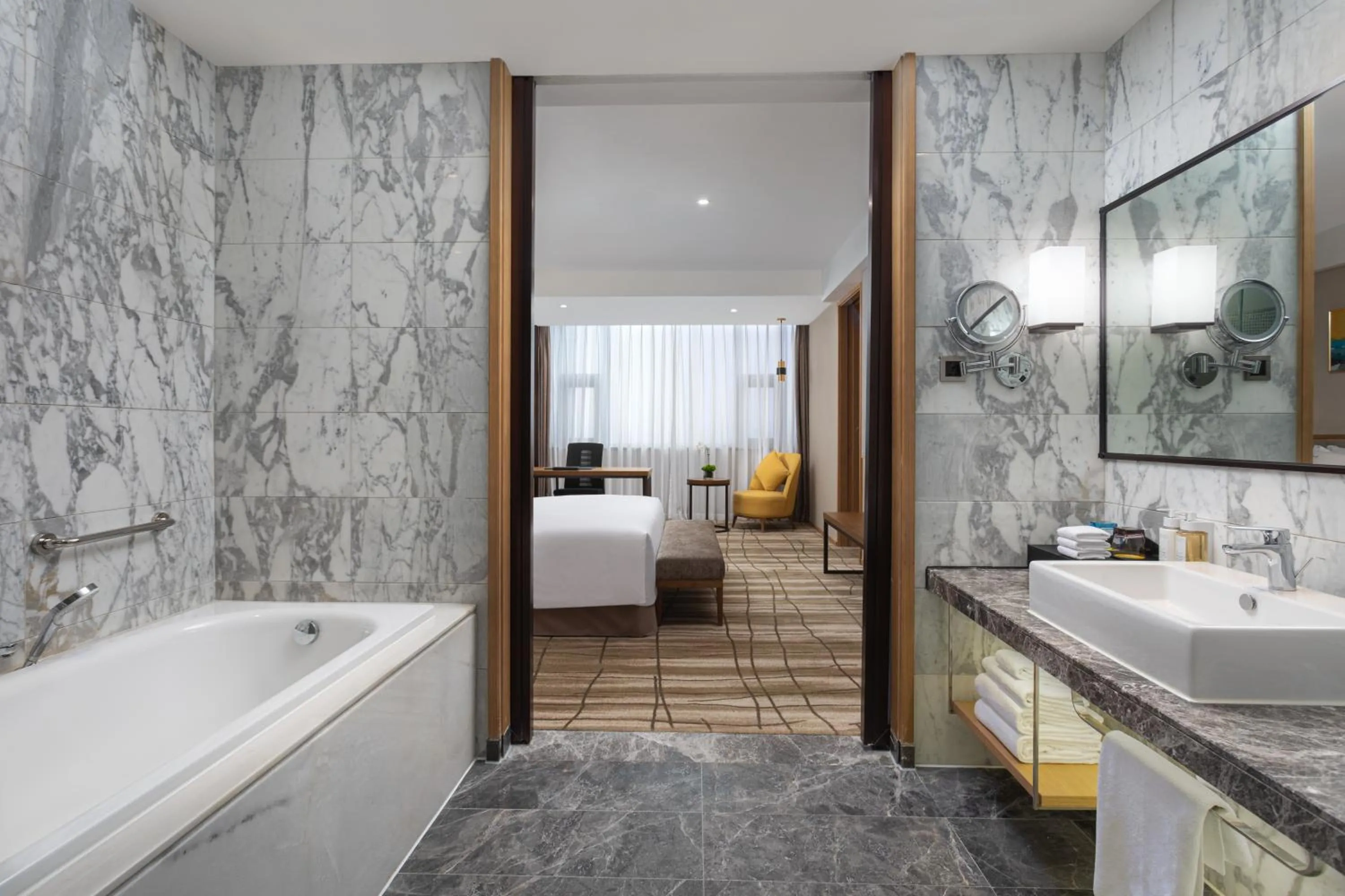 Hot Tub, Bed in Holiday Inn Chengdu Airport by IHG - Free Shuttle to Shuangliu International Airport