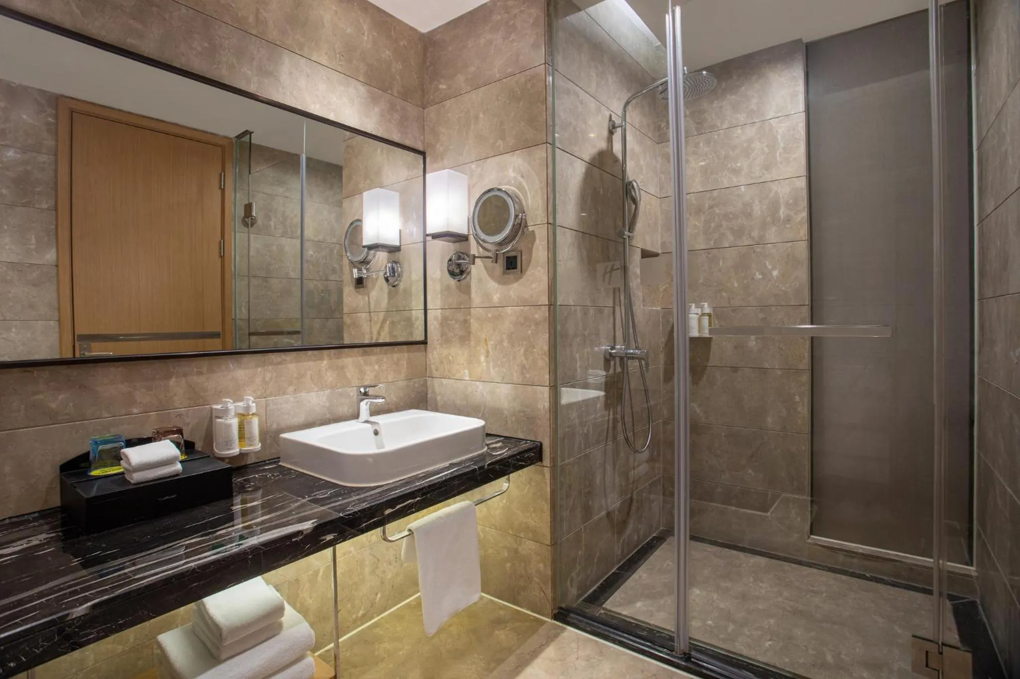 Photo of the whole room in Holiday Inn Chengdu Airport by IHG - Free Shuttle to Shuangliu International Airport