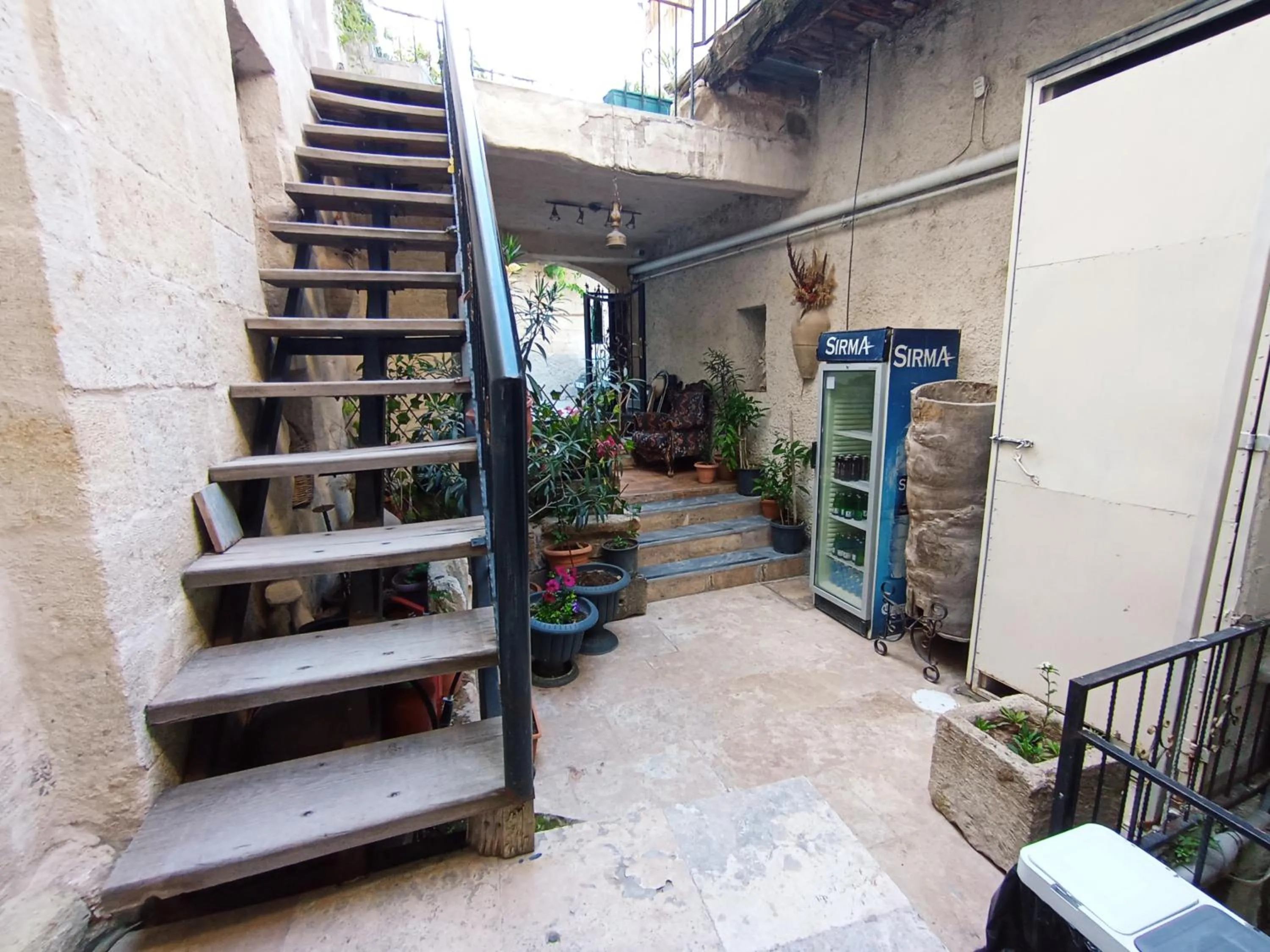 Property building in Sandık cave suites