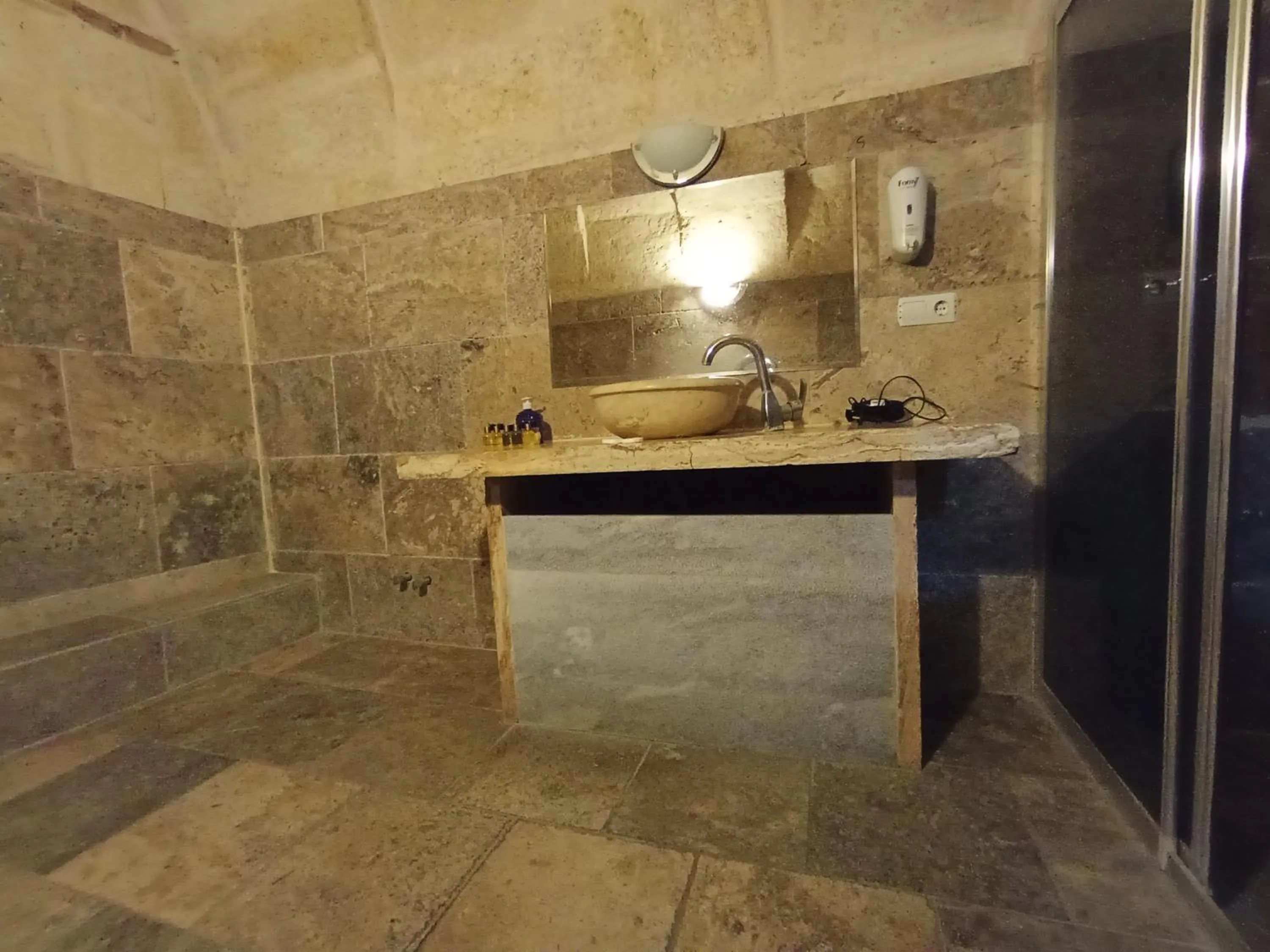 Bathroom in Sandık cave suites