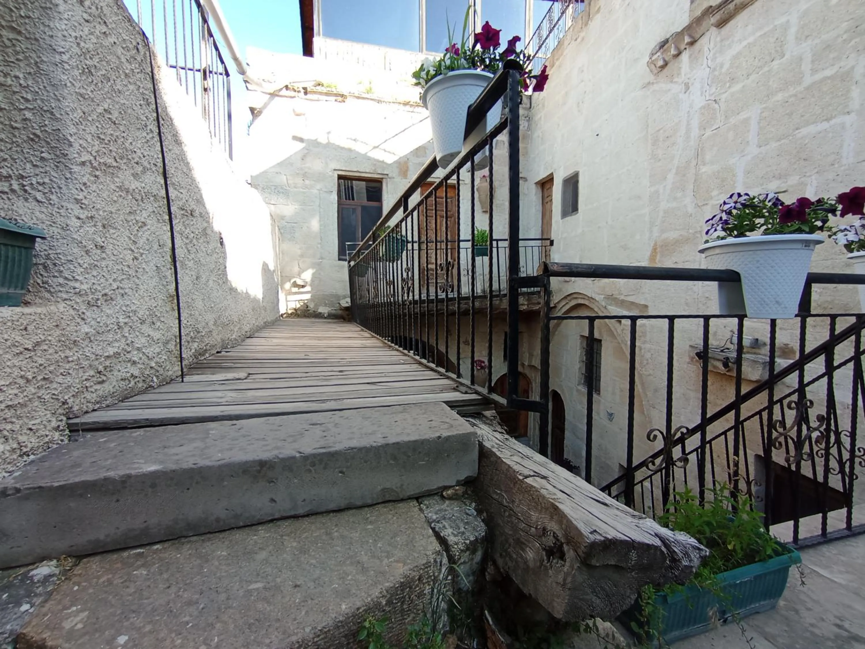 Property building in Sandık cave suites