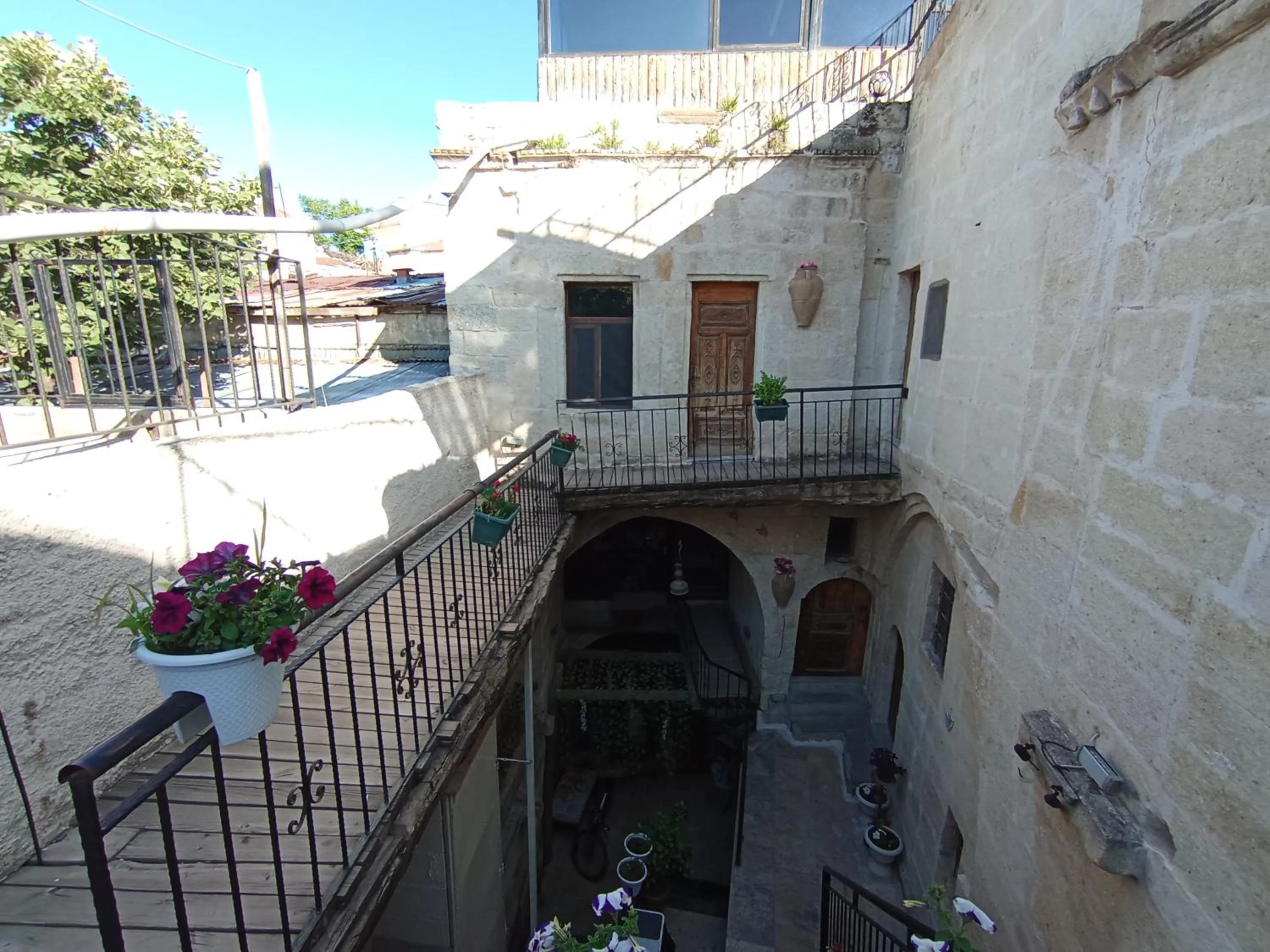 Property building in Sandık cave suites