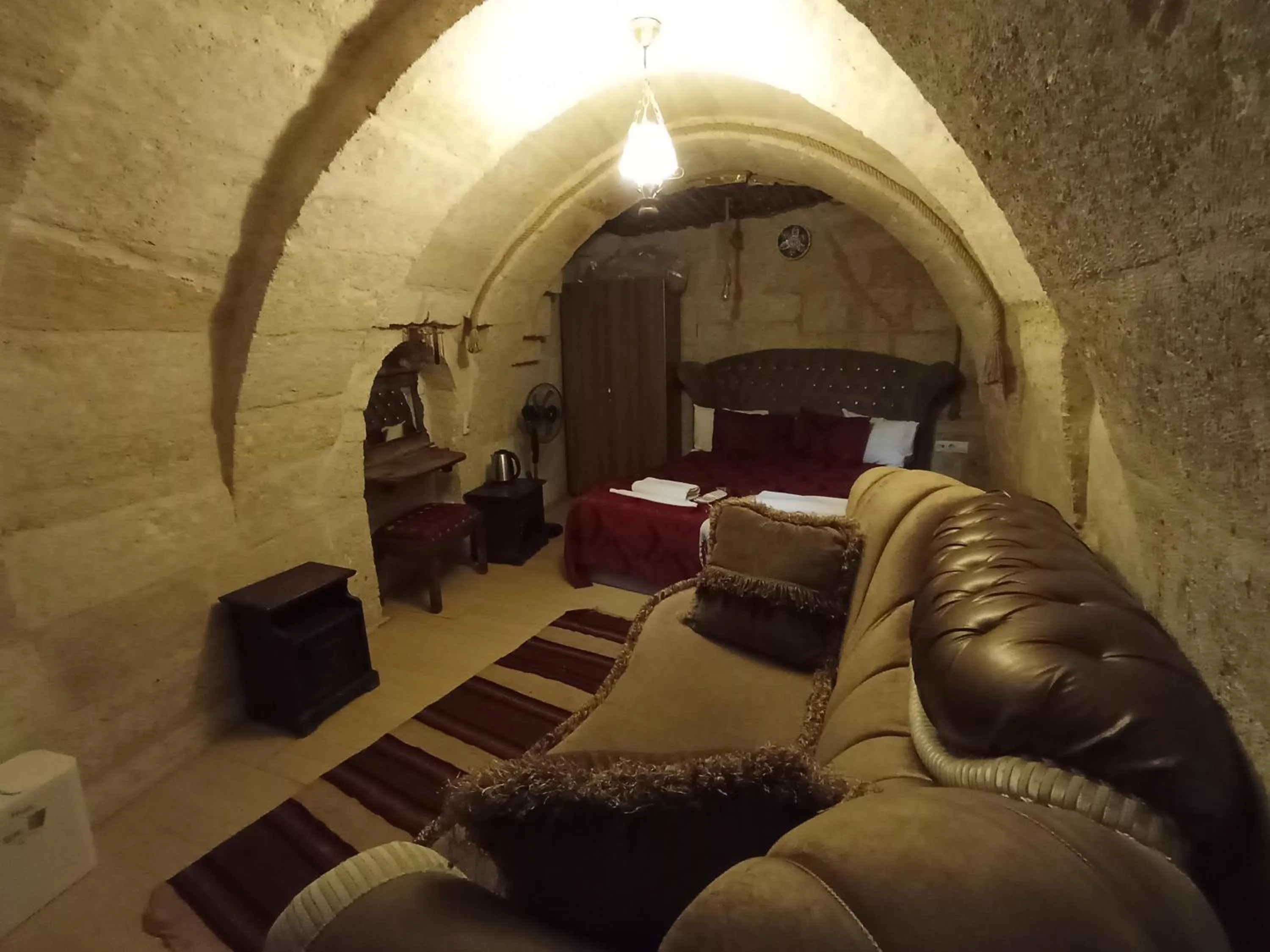 Seating area, Bed in Sandık cave suites