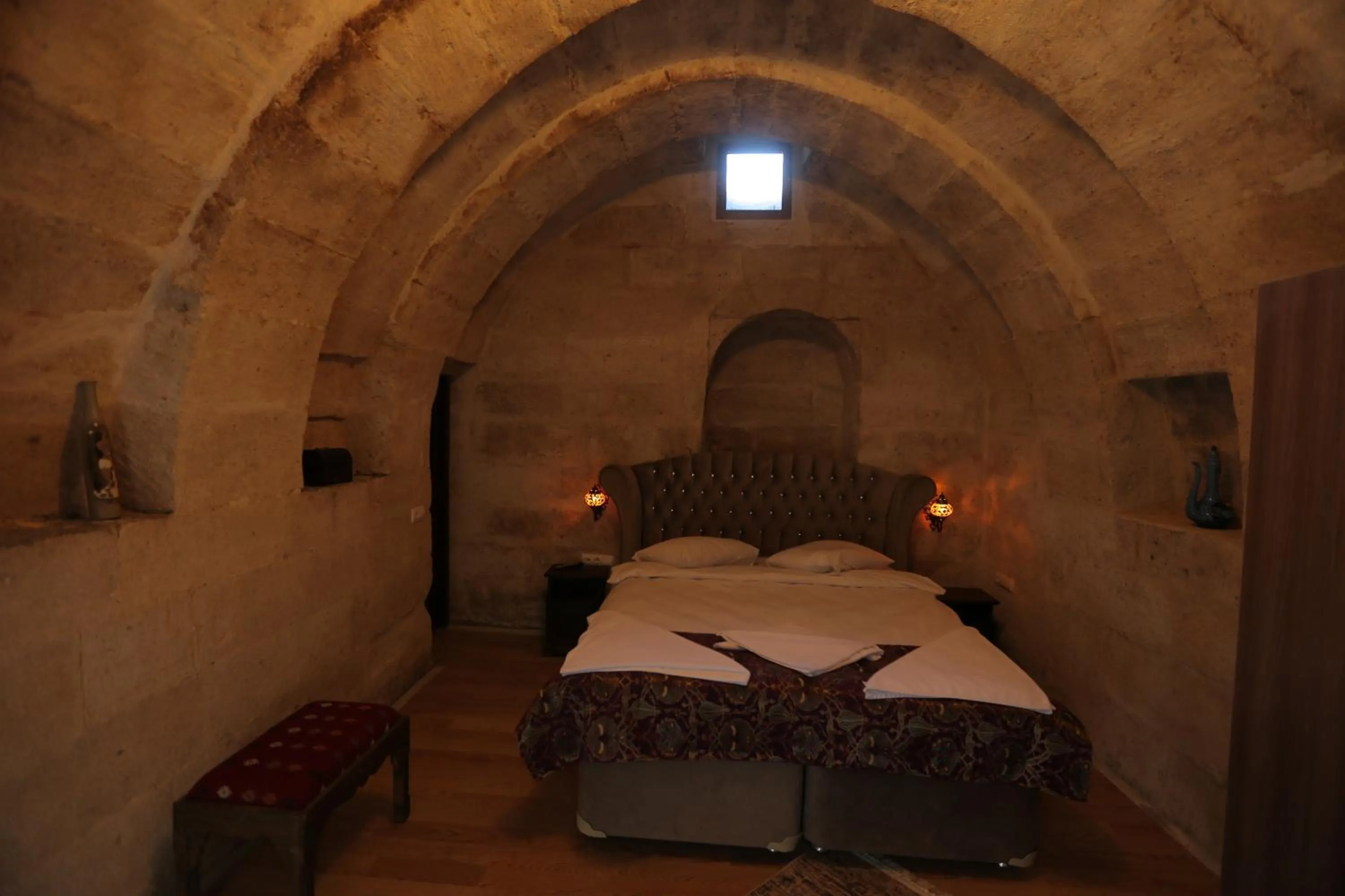 Bed in Sandık cave suites