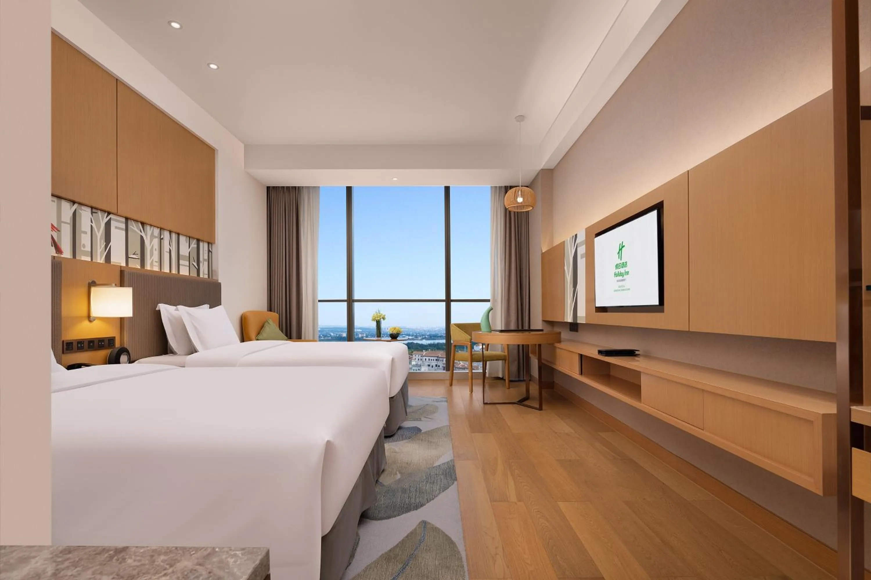 Photo of the whole room, Bed in Holiday Inn Changsha Dawangshan by IHG