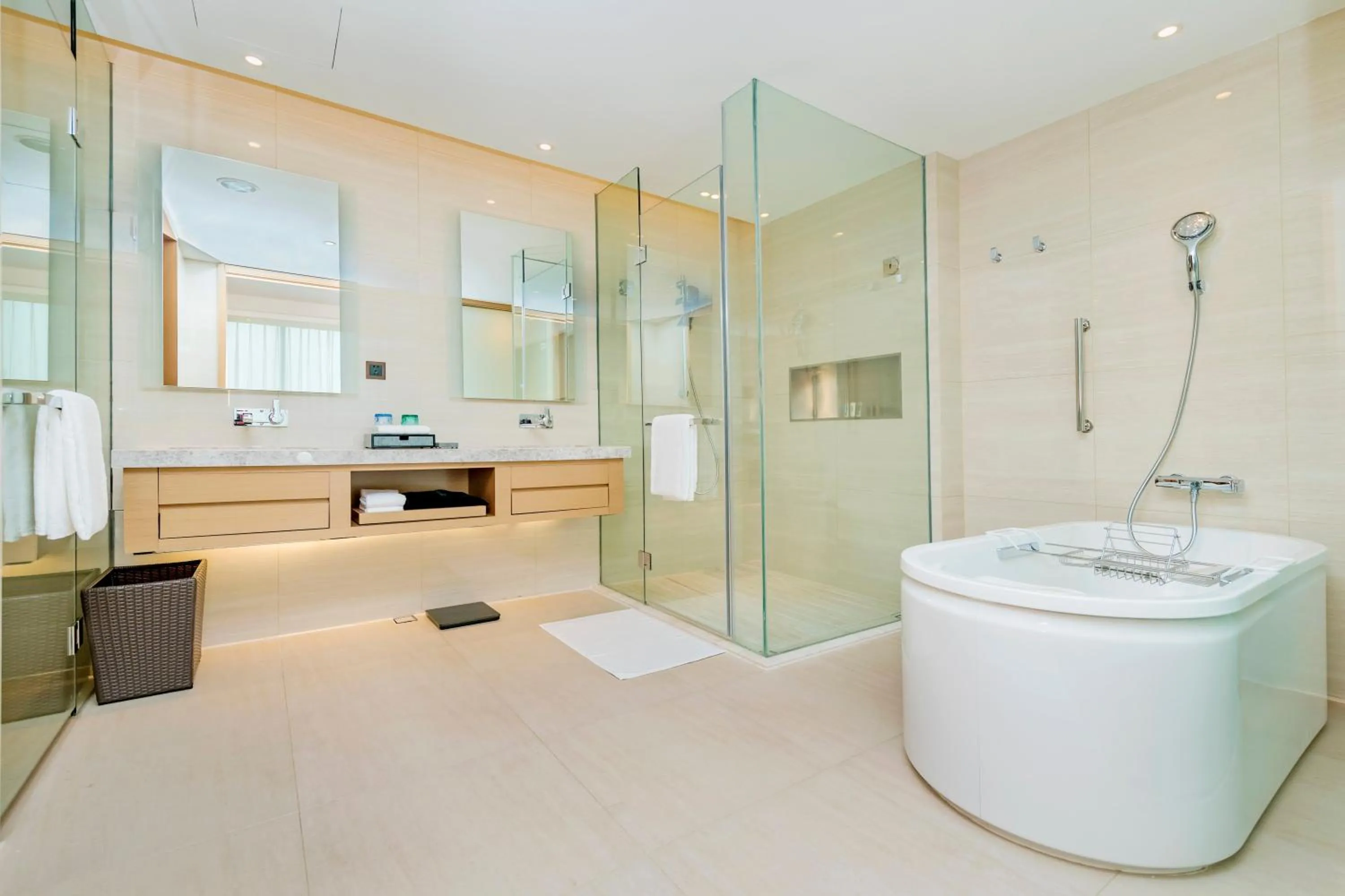 Bedroom in Holiday Inn Changsha Dawangshan by IHG