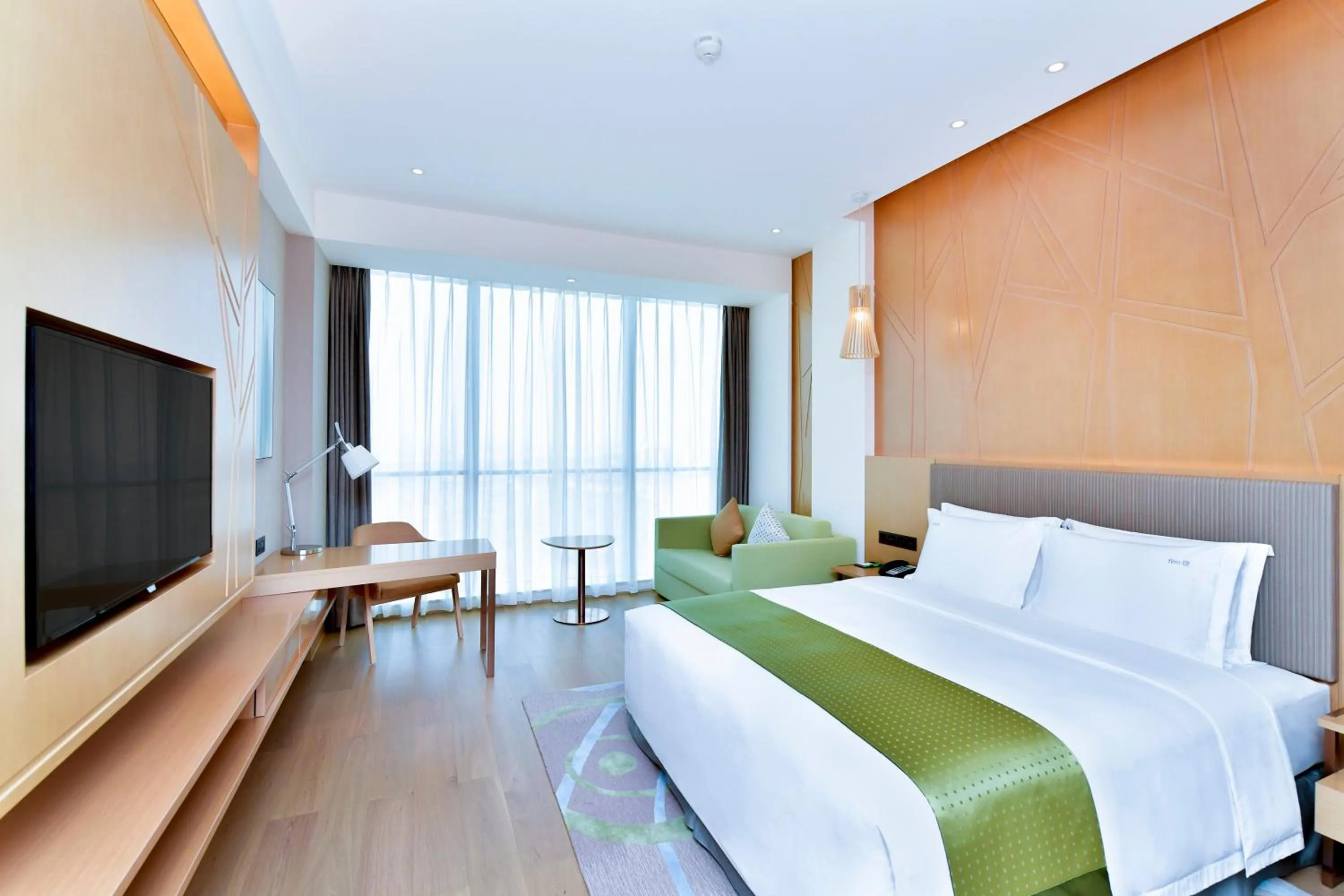 Photo of the whole room, Bed in Holiday Inn Changsha Dawangshan by IHG