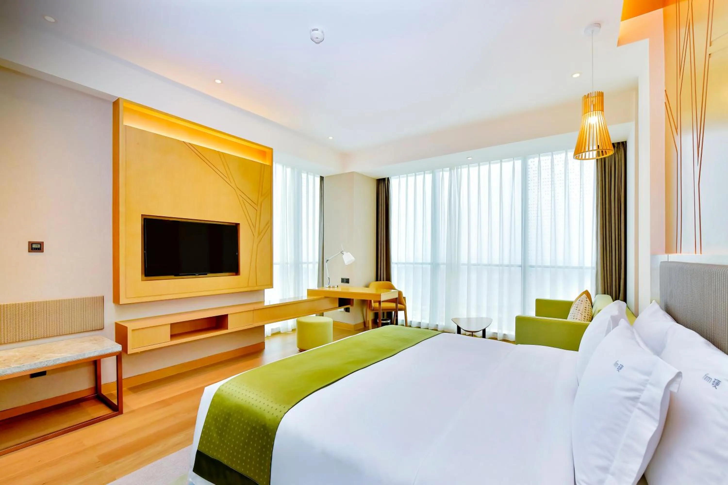 Photo of the whole room, Bed in Holiday Inn Changsha Dawangshan by IHG