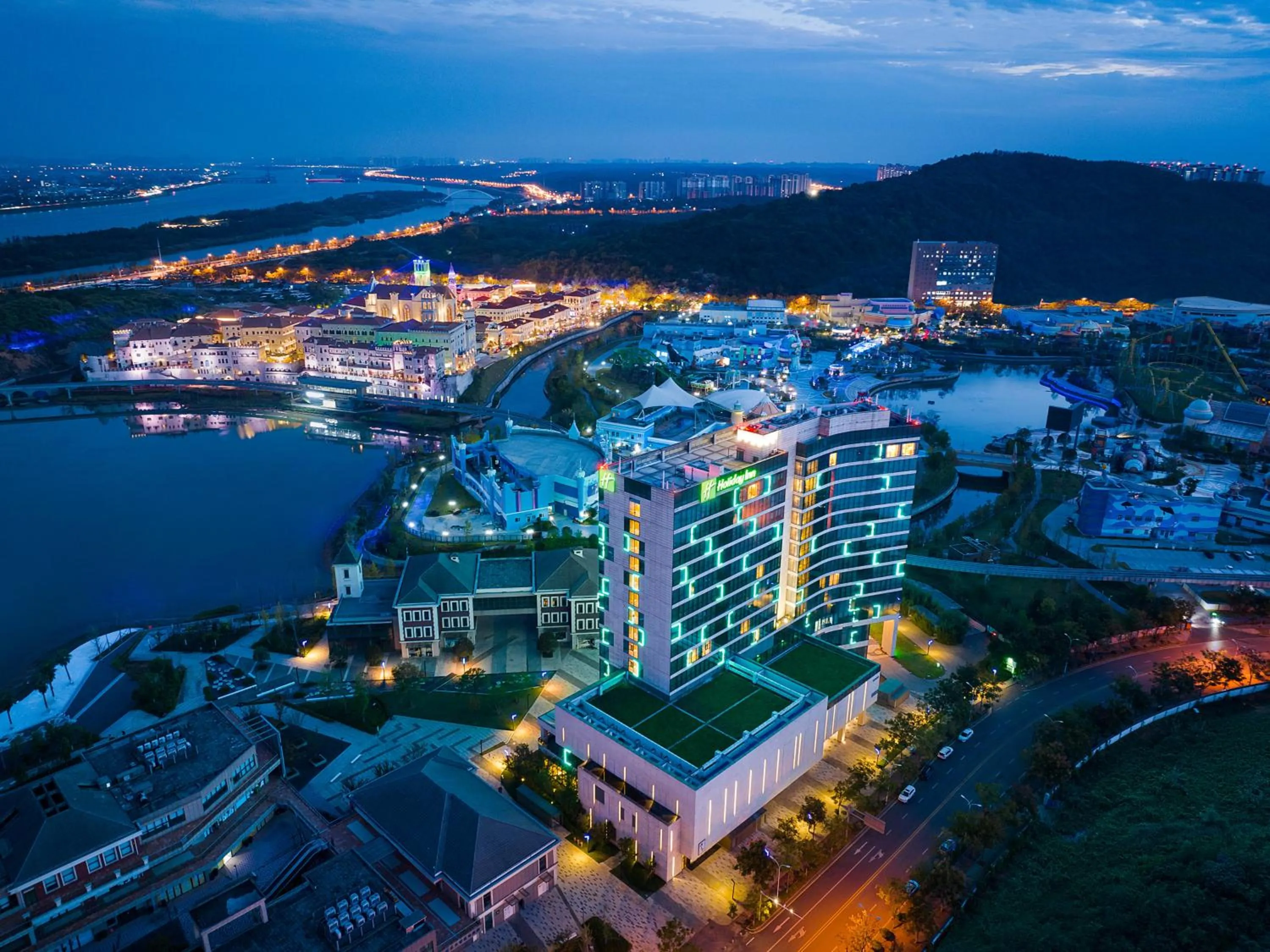 Property building in Holiday Inn Changsha Dawangshan by IHG