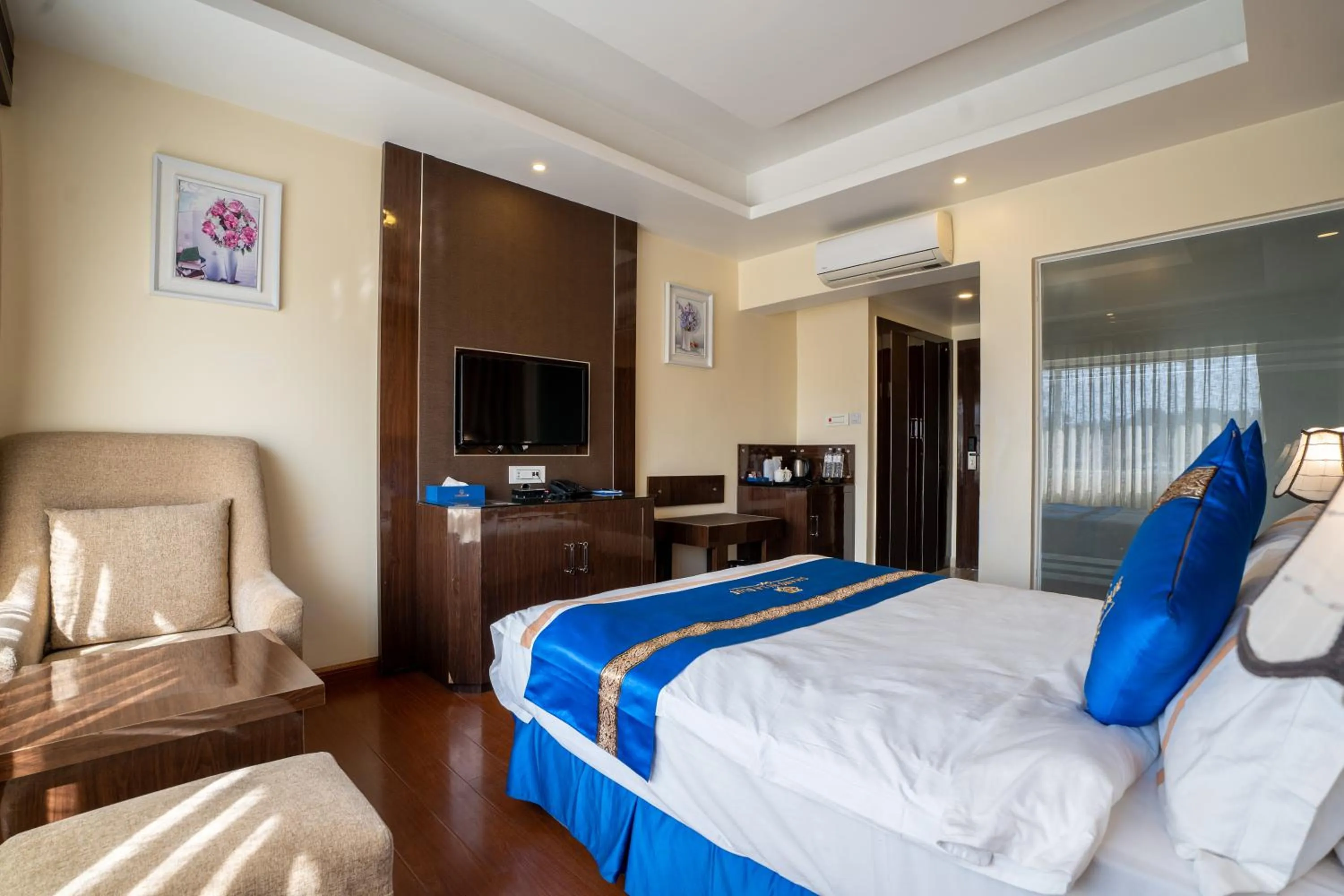 Photo of the whole room in Shangrila Blu Hotel