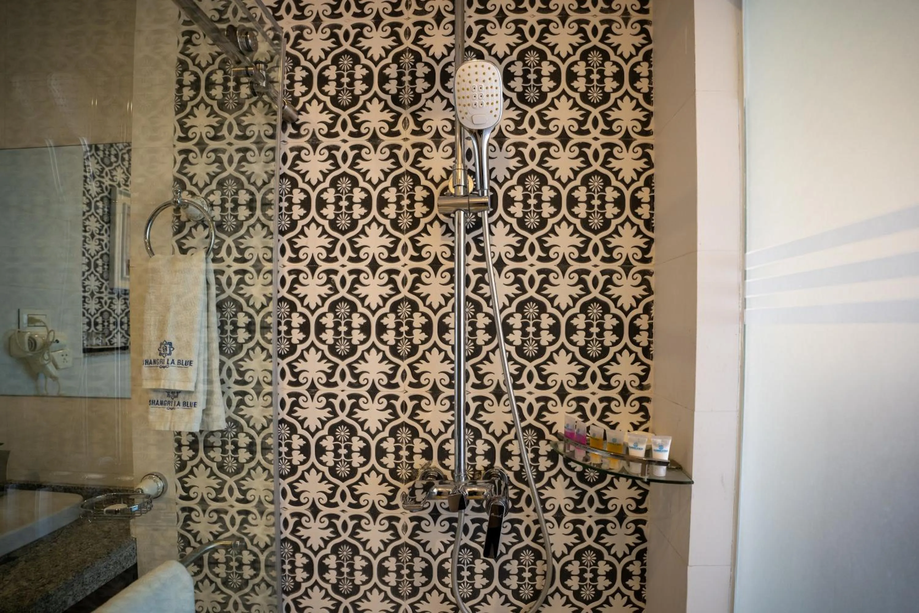 Shower in Shangrila Blu Hotel