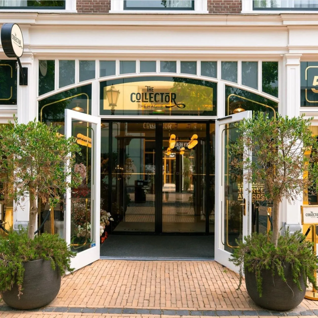 Facade/entrance in The Collector