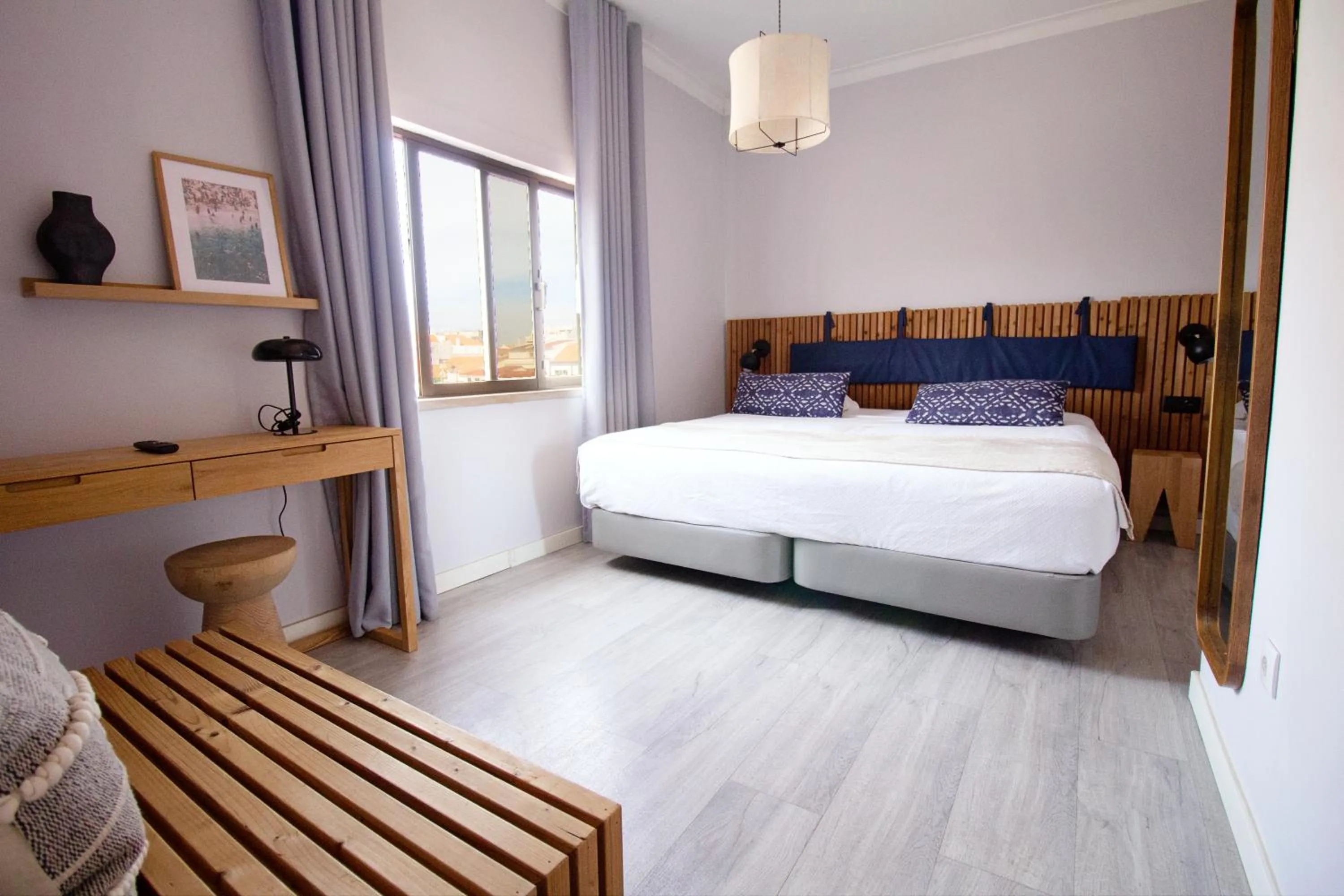 Photo of the whole room, Bed in WOT Costa da Caparica Soul