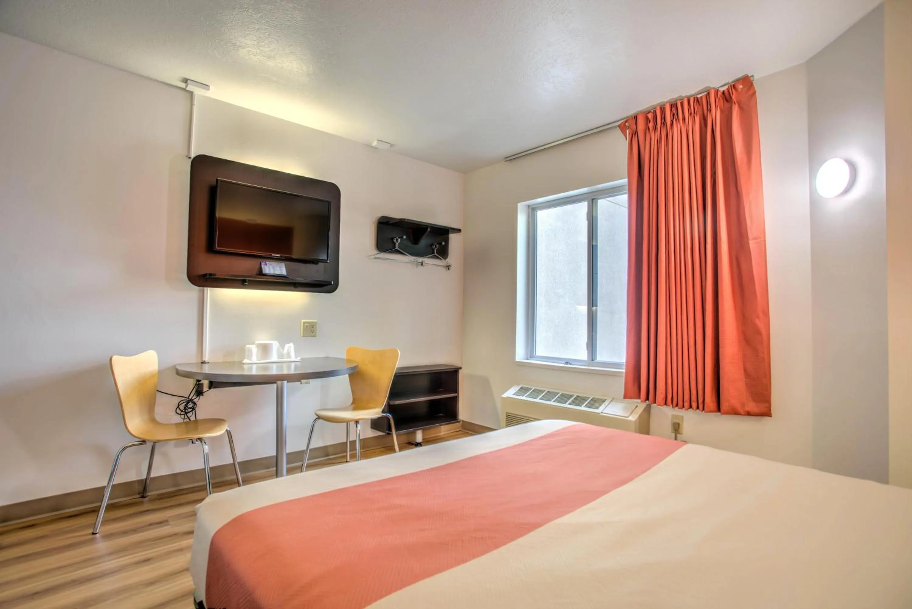 Bedroom, Bed in Motel 6-Bozeman, MT