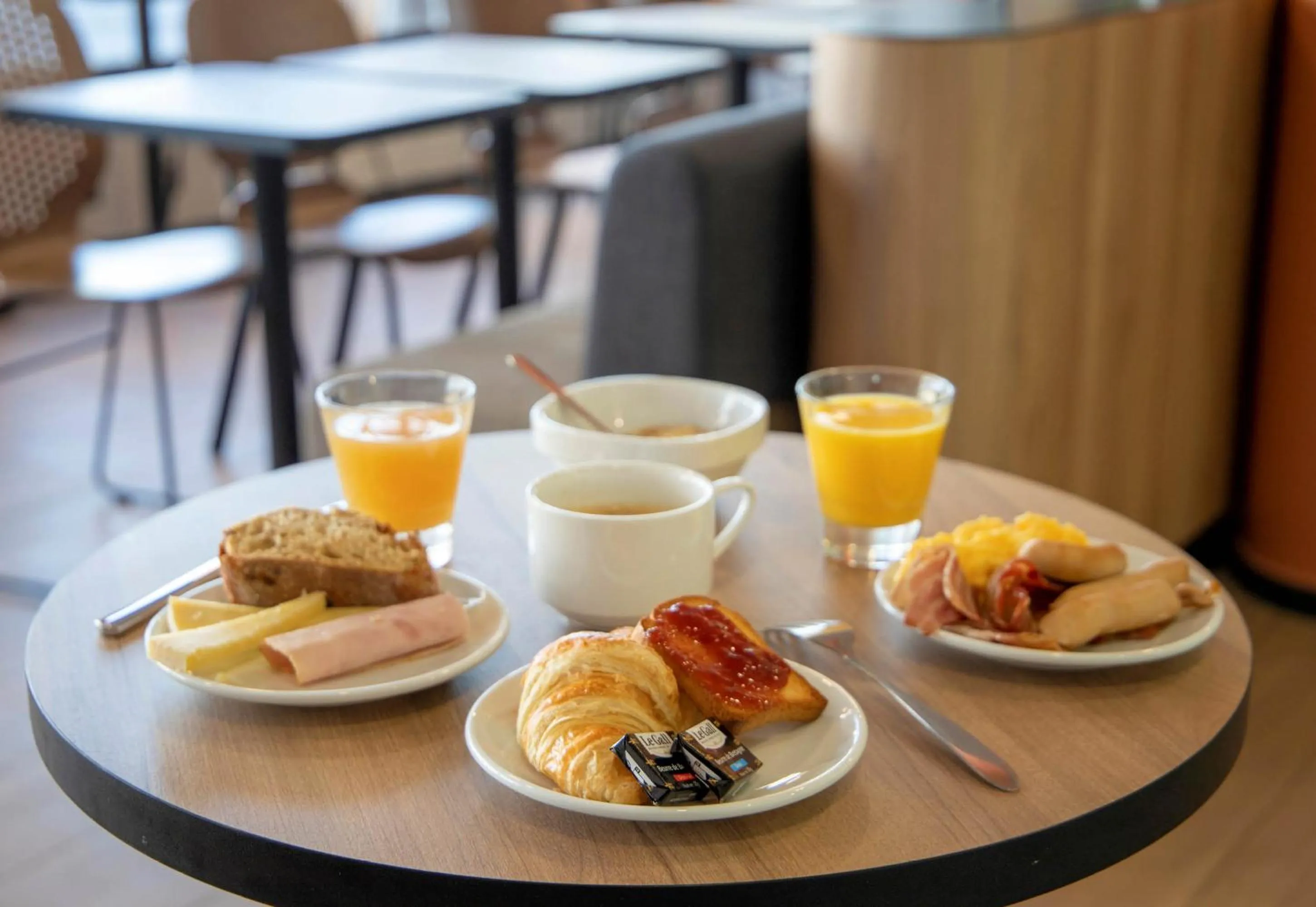 Breakfast in B&B HOTEL Montluçon Centre
