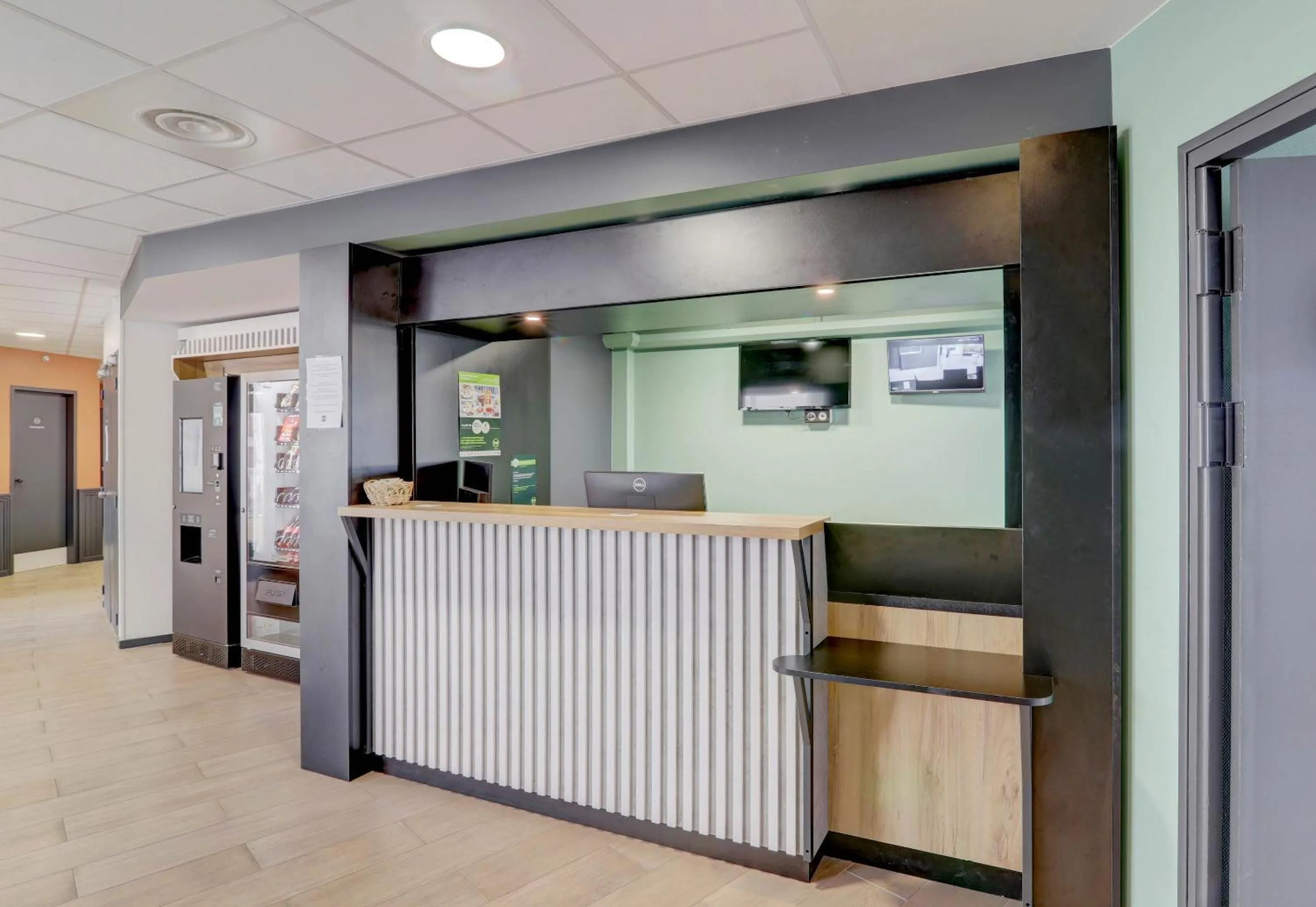 Lobby or reception in B&B HOTEL Montluçon Centre