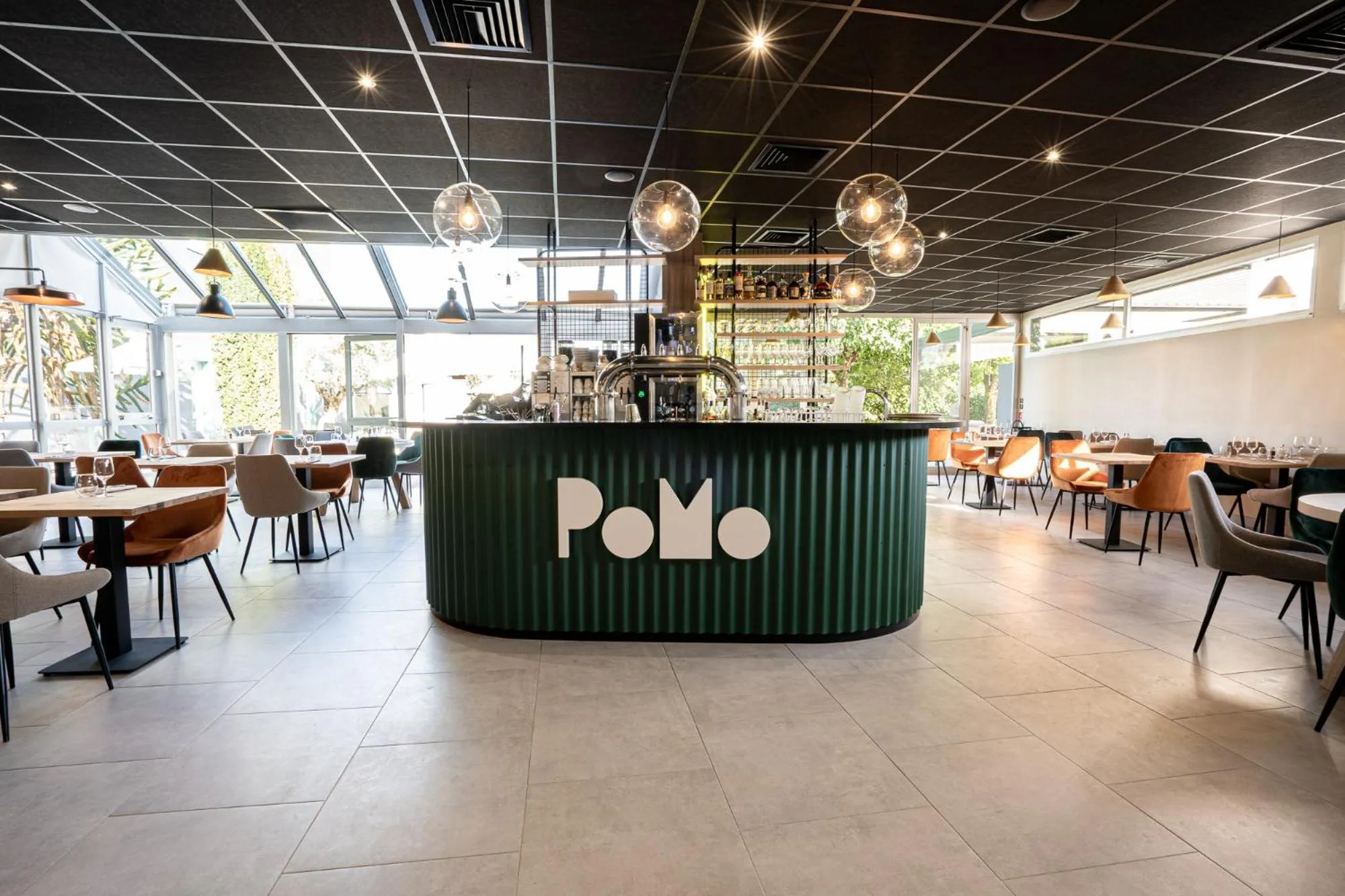 Restaurant/places to eat in PoMo Hôtel & Restaurant
